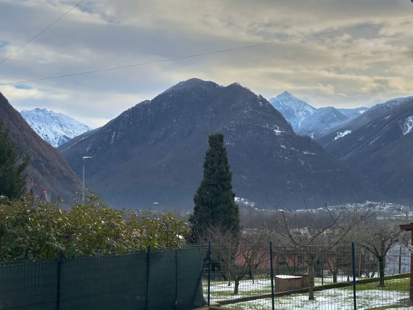 Maison entièrement rénovée dans le noyau de Gnosca - Photo 9 sur 10