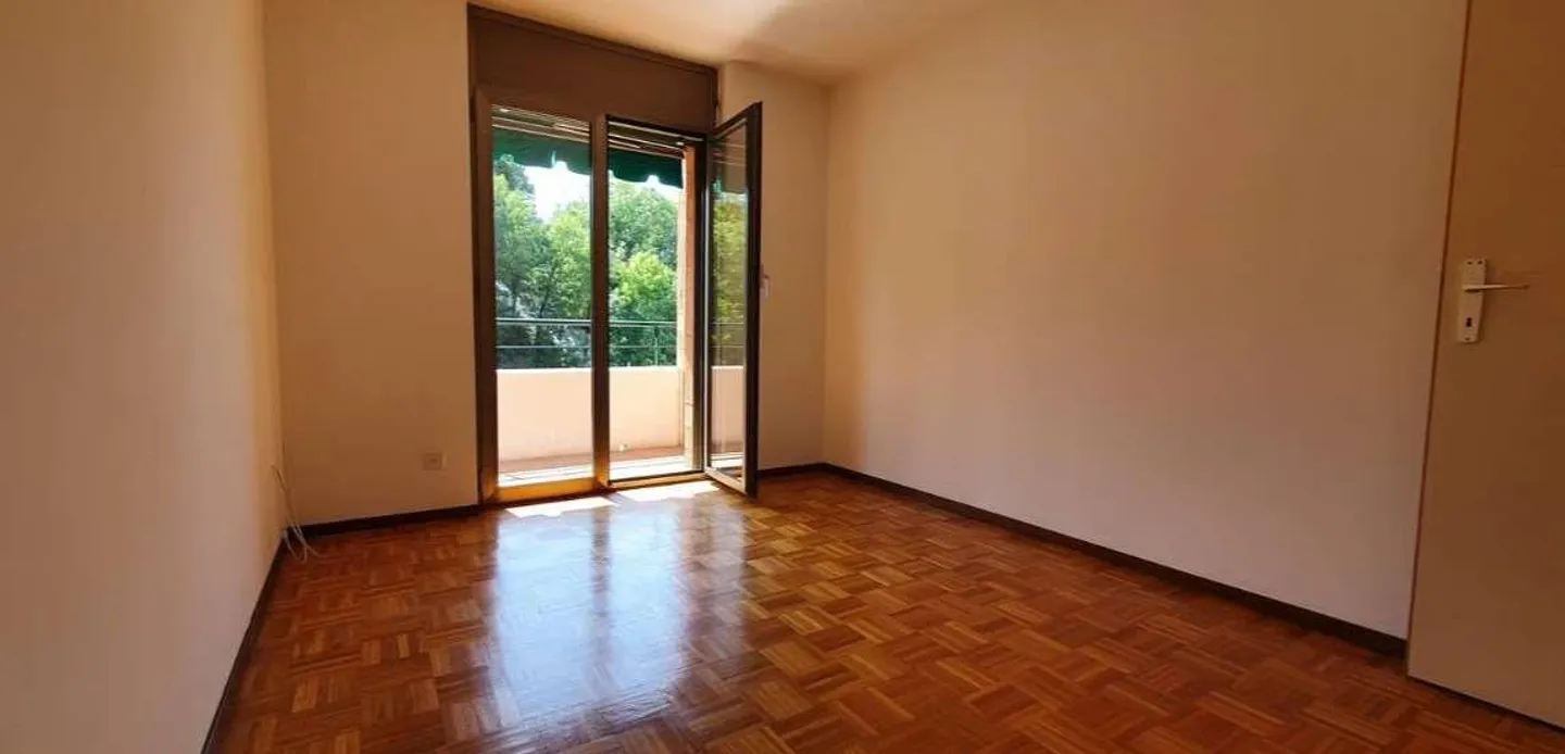 Balerna: Helles 4,5-Zimmer-Apartment mit Gemeinschaftspark - Foto 7 von 8