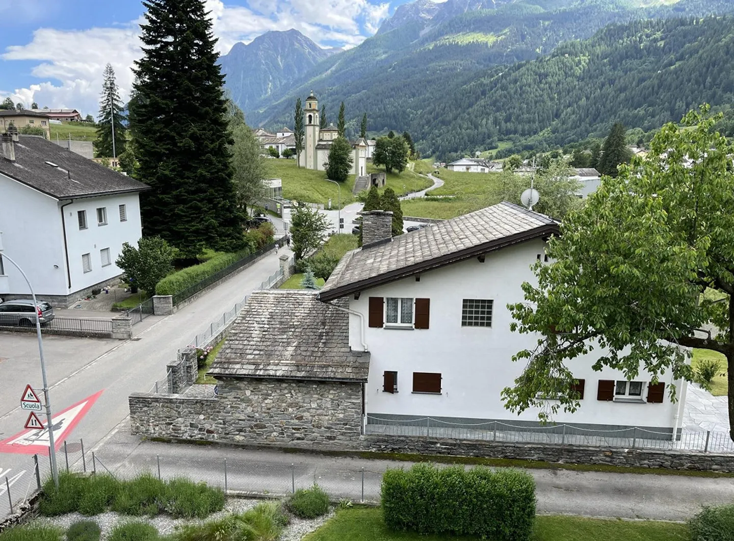 Camera mansardata soleggiata con nuovo bagno condiviso con doccia a Poschiavo - Foto 6 di 6