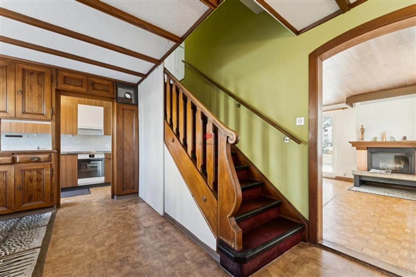 Charming Duplex with Balcony - Photo 3 of 11