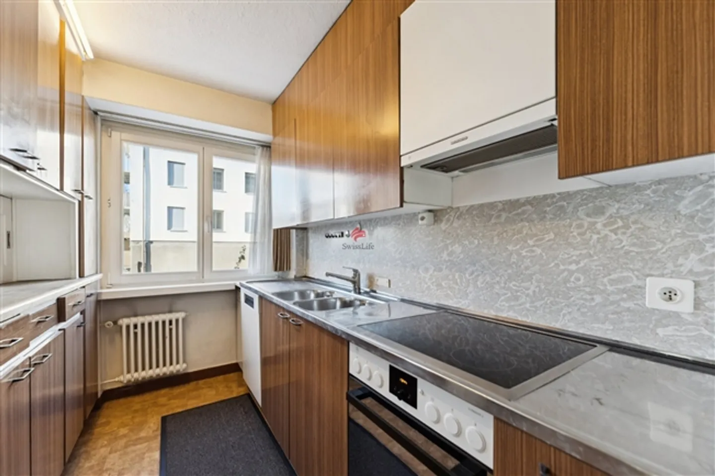 Charming Duplex with Balcony - Photo 5 of 11