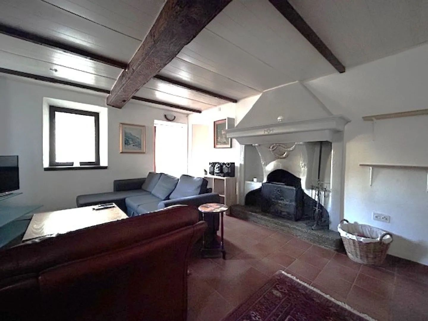 APPARTEMENT CARACTÉRISTIQUE DE 3 PIÈCES AVEC CHEMINÉE - Photo 5 sur 9