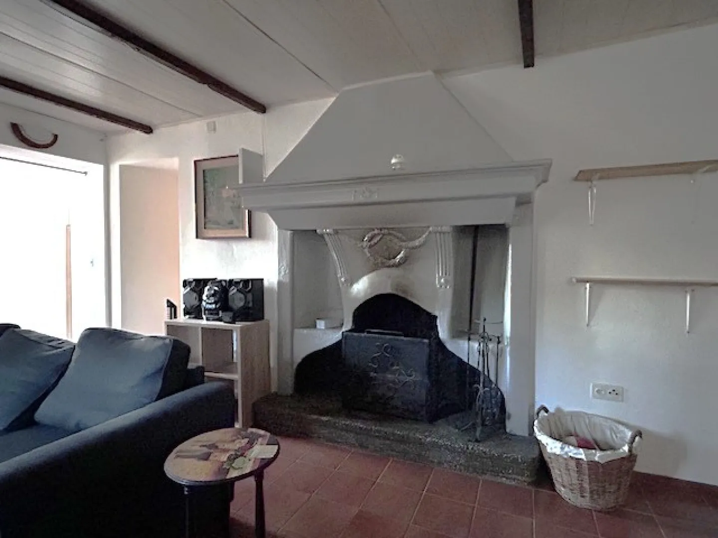 APPARTEMENT CARACTÉRISTIQUE DE 3 PIÈCES AVEC CHEMINÉE - Photo 4 sur 9