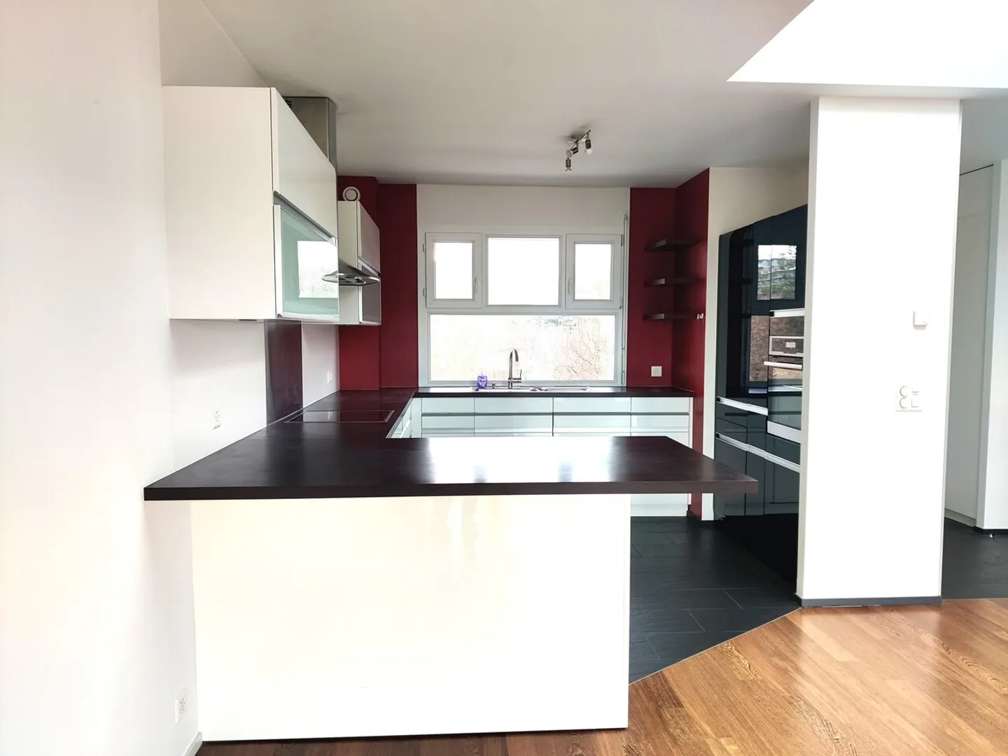 Magnificent apartment on the top floor with large terrace - Photo 2 of 5