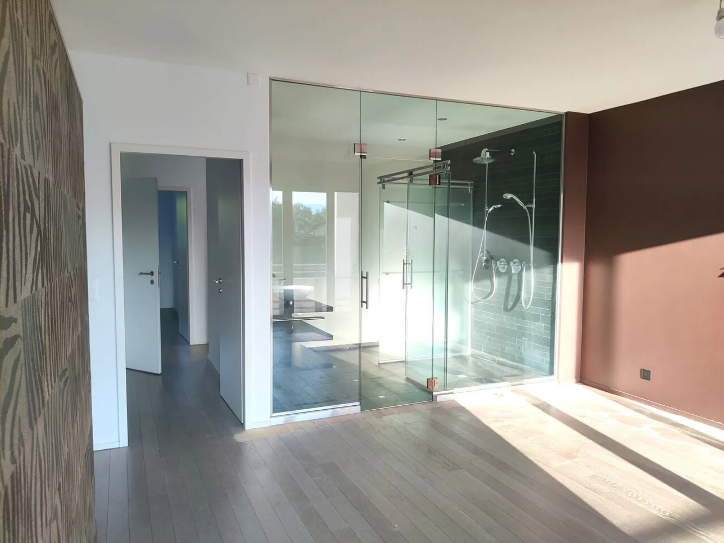 Magnificent apartment on the top floor with large terrace - Photo 3 of 5