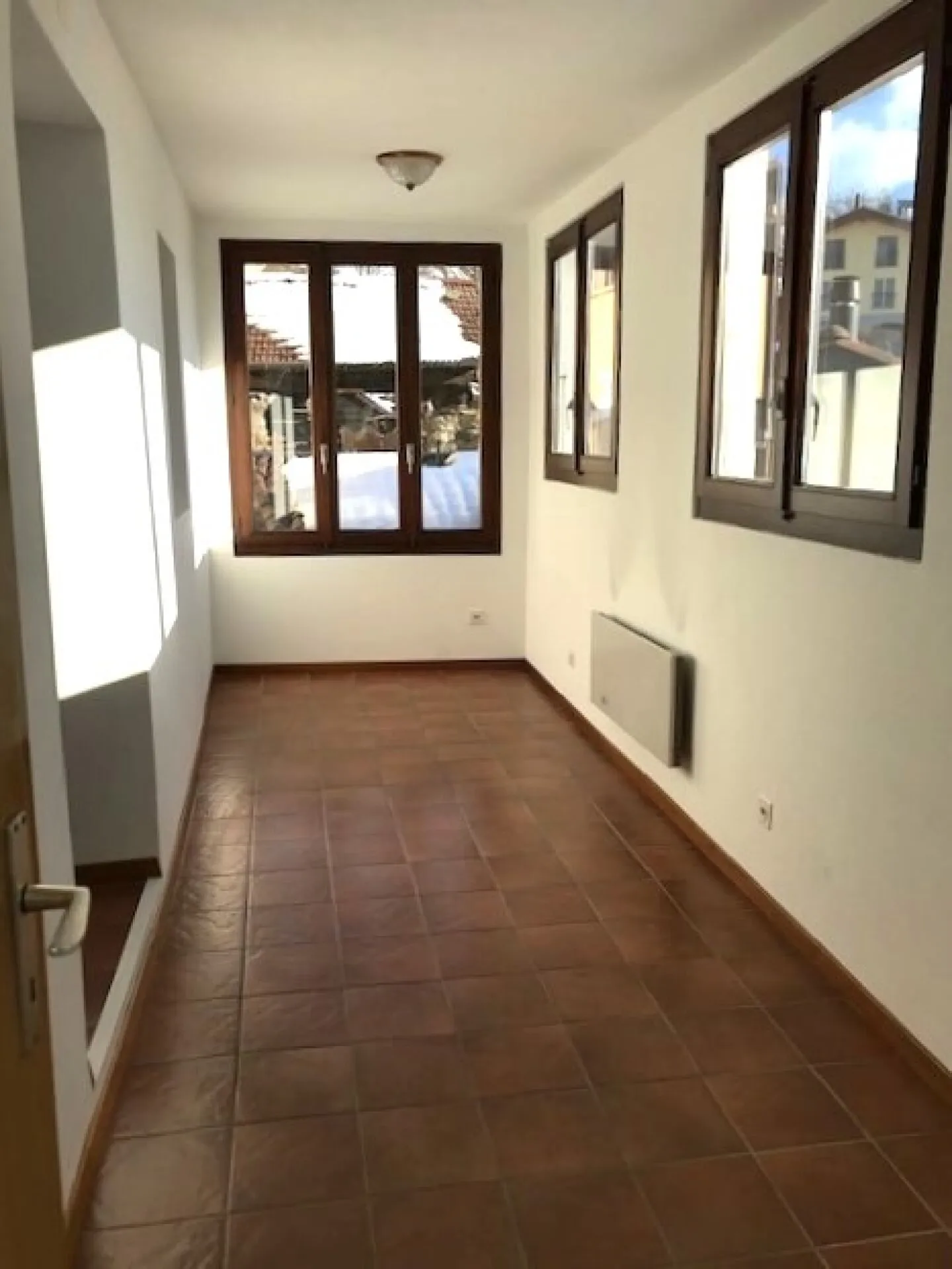 APPARTEMENT CARACTÉRISTIQUE DE 3 PIÈCES AVEC CHEMINÉE - Photo 7 sur 9