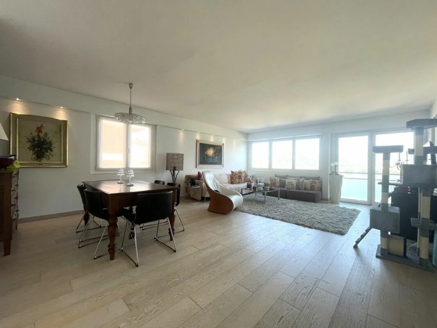 Appartement spacieux avec vue panoramique et piscine - Photo 3 sur 7