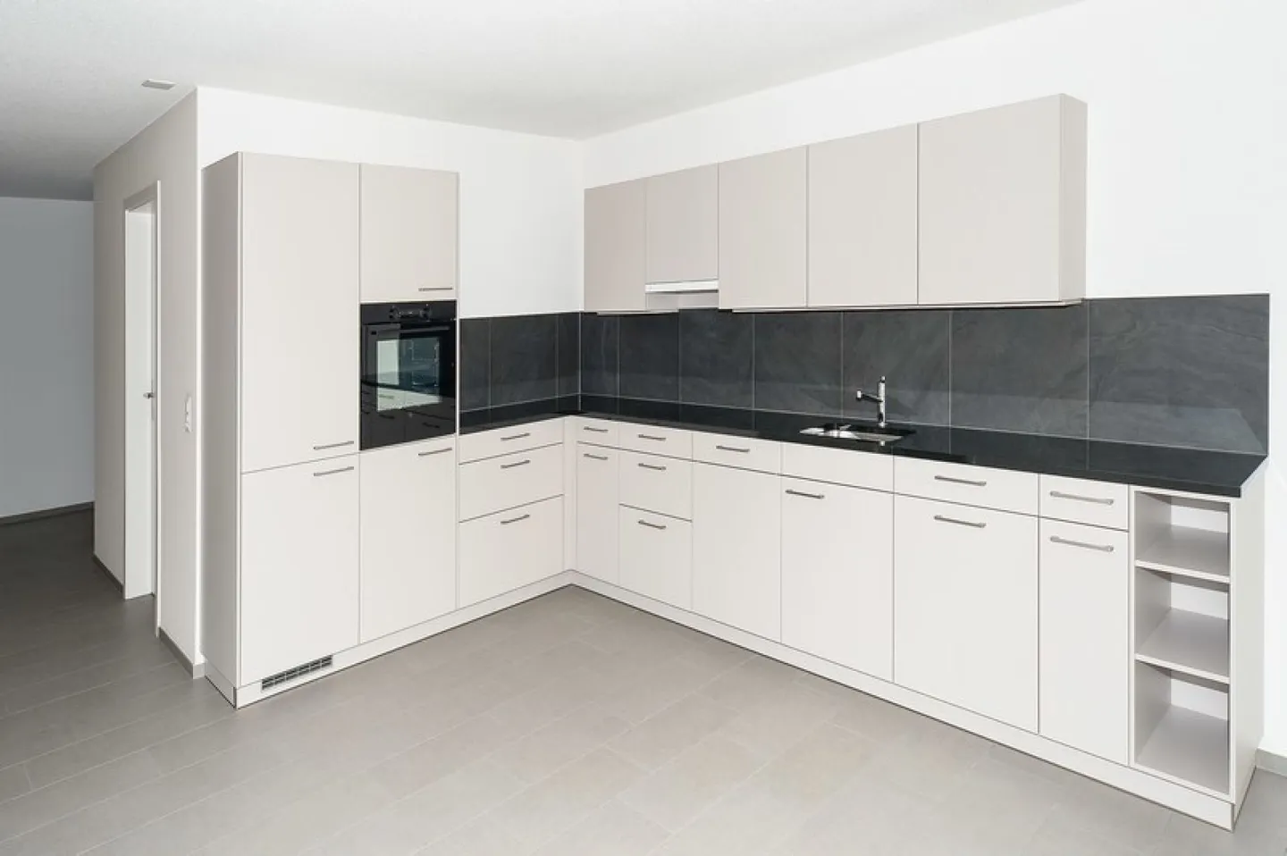 Top modern 3 1/2-room apartment on the ground floor - Photo 1 of 12