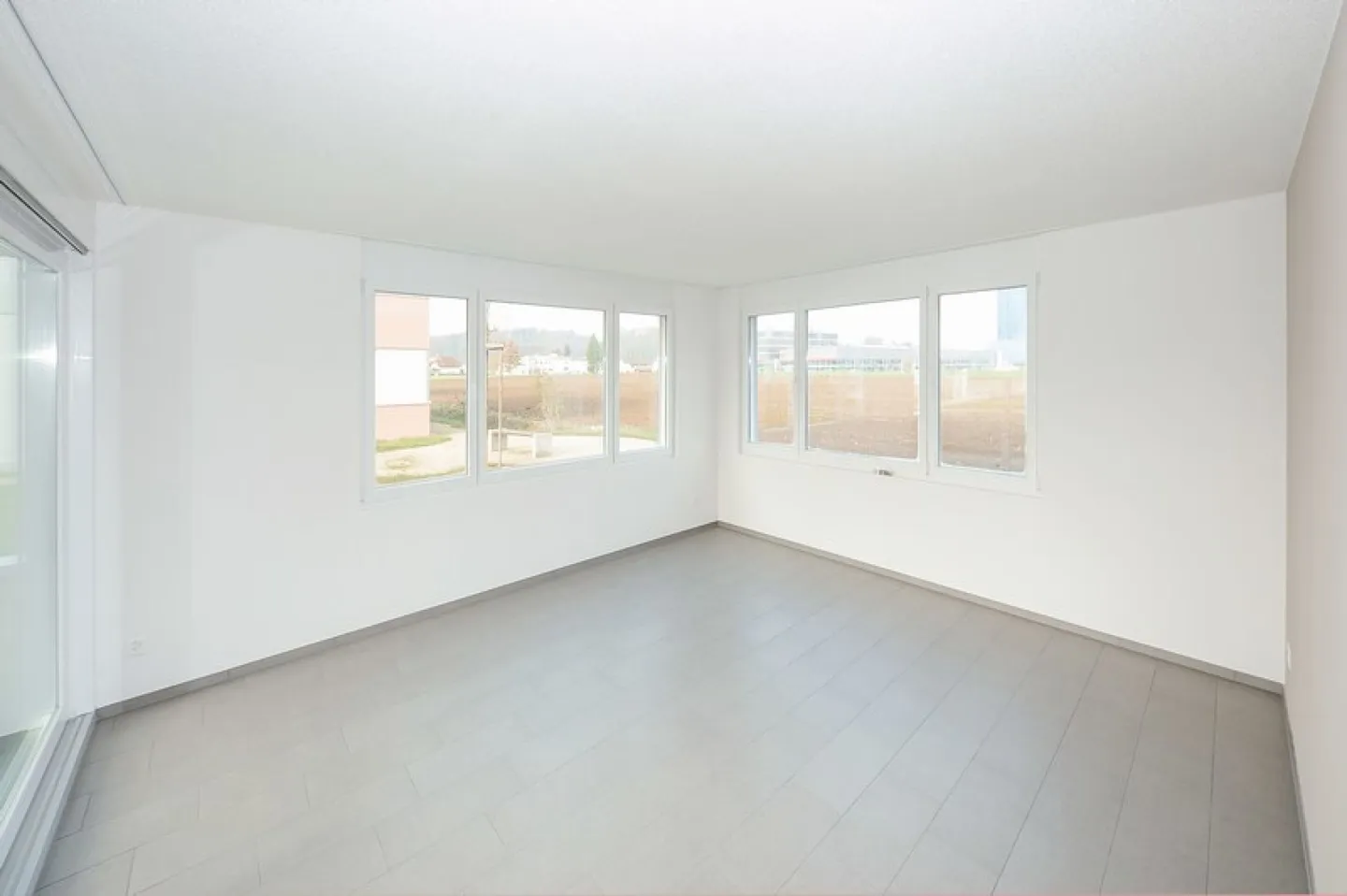 Top modern 3 1/2-room apartment on the ground floor - Photo 4 of 12