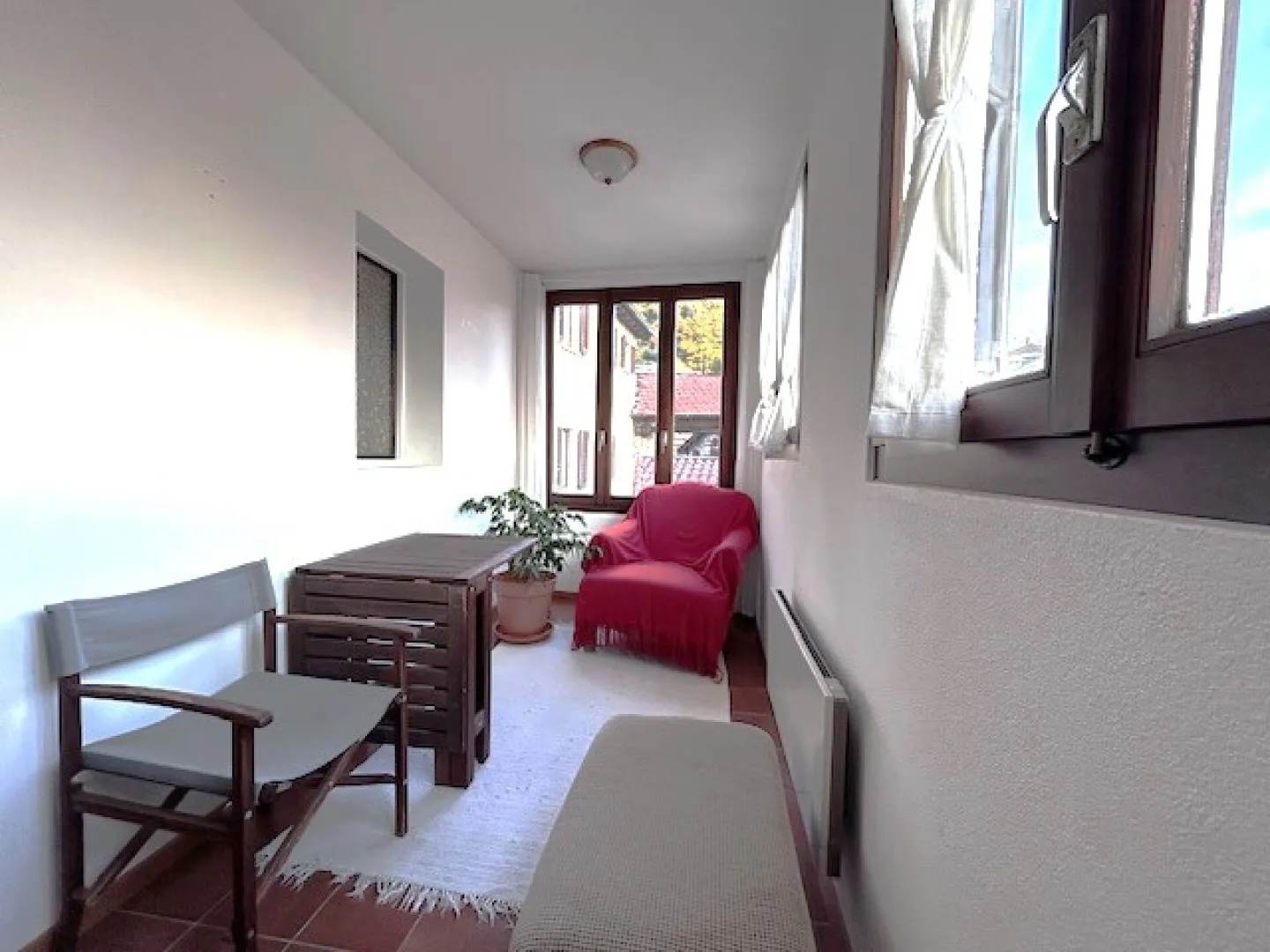 APPARTEMENT CARACTÉRISTIQUE DE 3 PIÈCES AVEC CHEMINÉE - Photo 8 sur 9