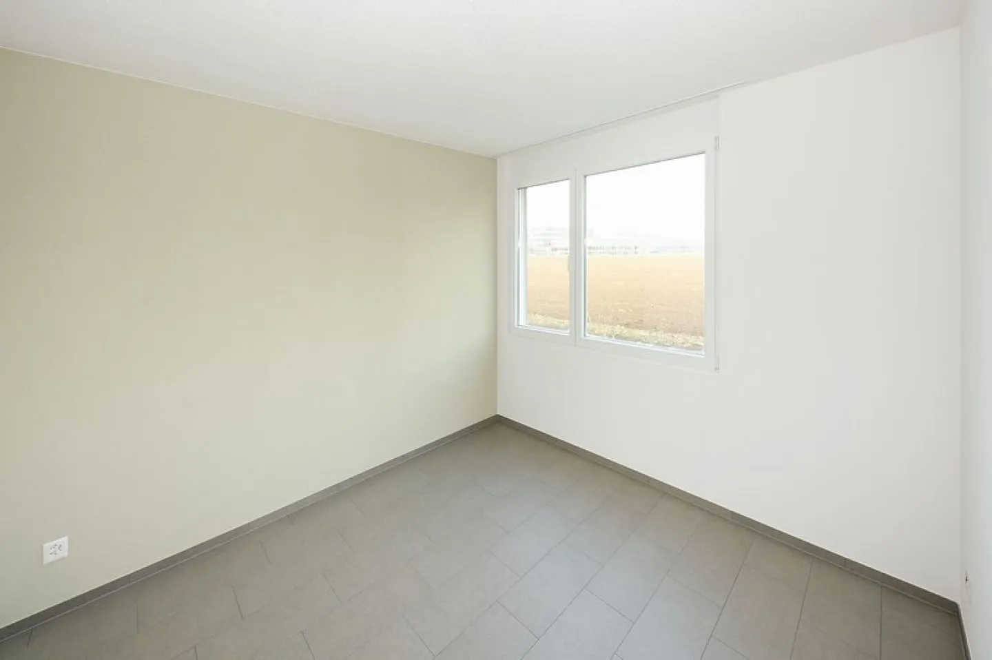 Top modern 3 1/2-room apartment on the ground floor - Photo 11 of 12