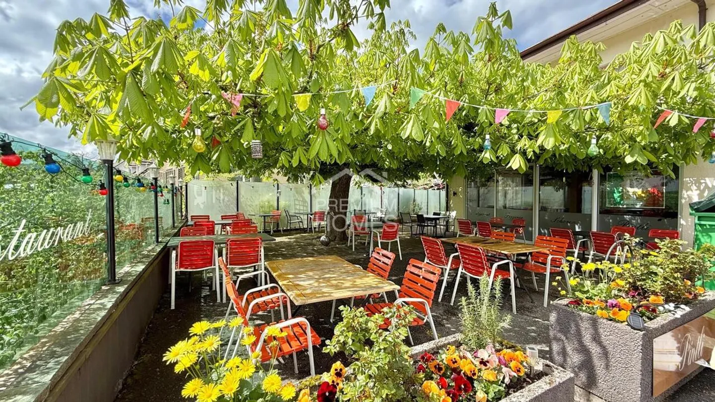 Entièrement loué. Beaucoup de potentiel de construction. À l'épreuve du temps. - Investissez maintenant. - Photo 4 sur 11