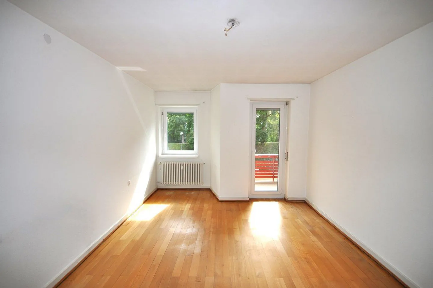 Charmante Wohnung mit Balkonen - Foto 2 von 8