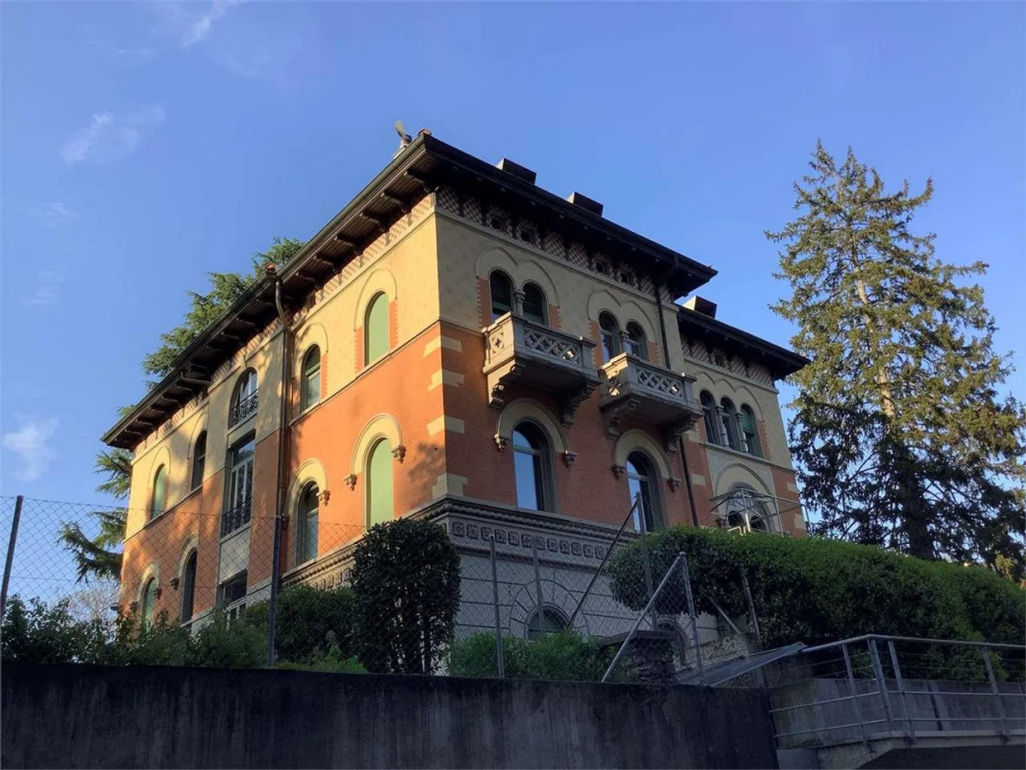 Lugano Centro, Duplex di 5.5 Locali in una Villa Storica - Foto 1 di 13