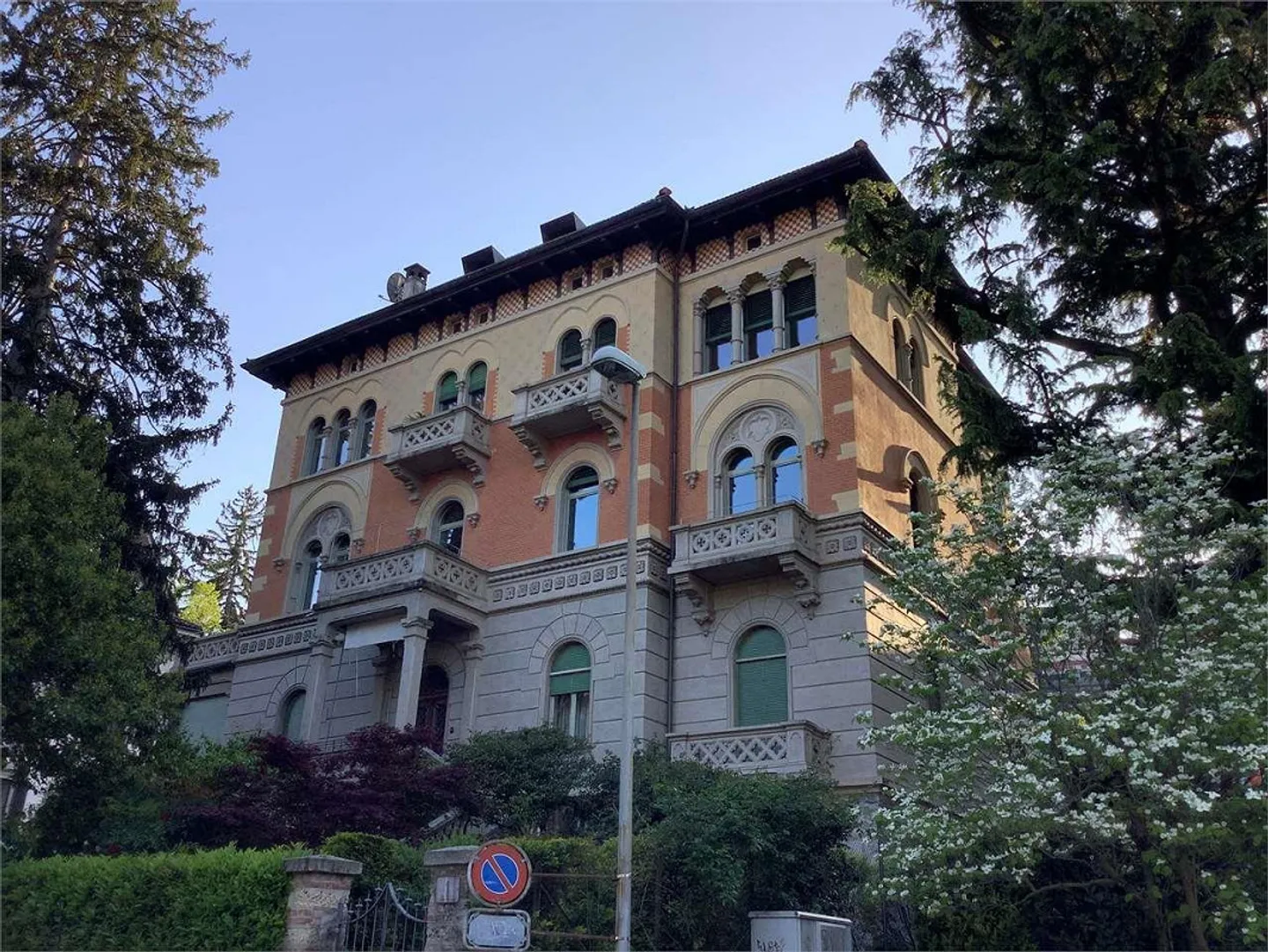 Lugano Centro, Duplex di 5.5 Locali in una Villa Storica - Foto 2 di 13