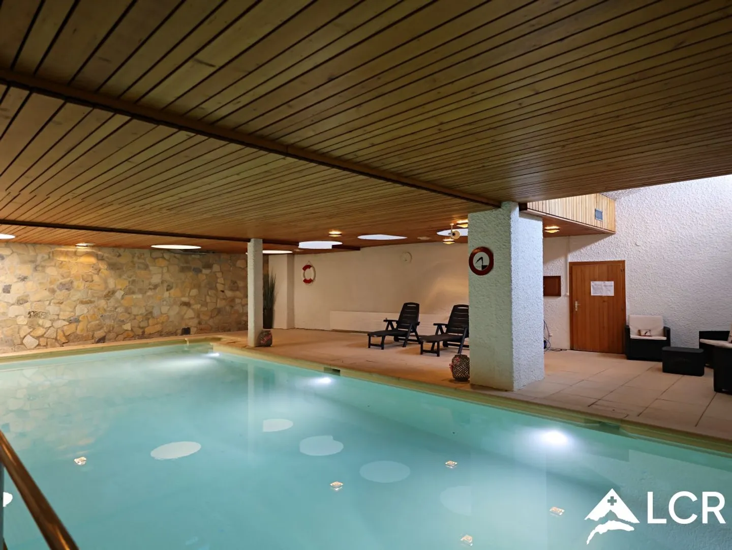 2,5 Zimmer mit herrlichem Blick - Innenpool - Foto 8 von 10