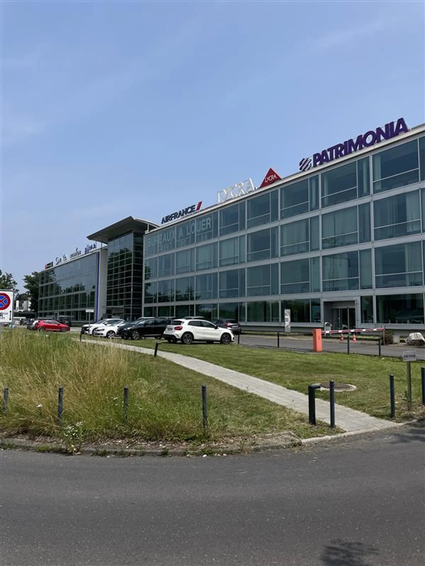 Le Lumion - Vos bureaux à l'aéroport - Photo 1 sur 7