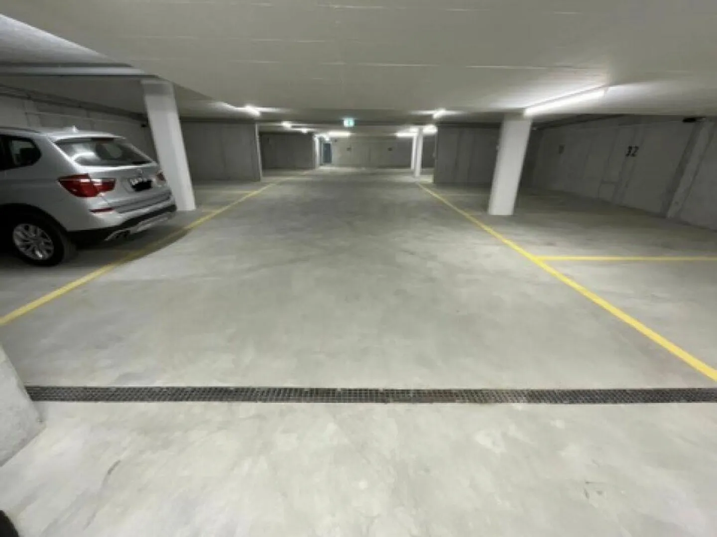 Sichere Parkplätze - Foto 1 von 2