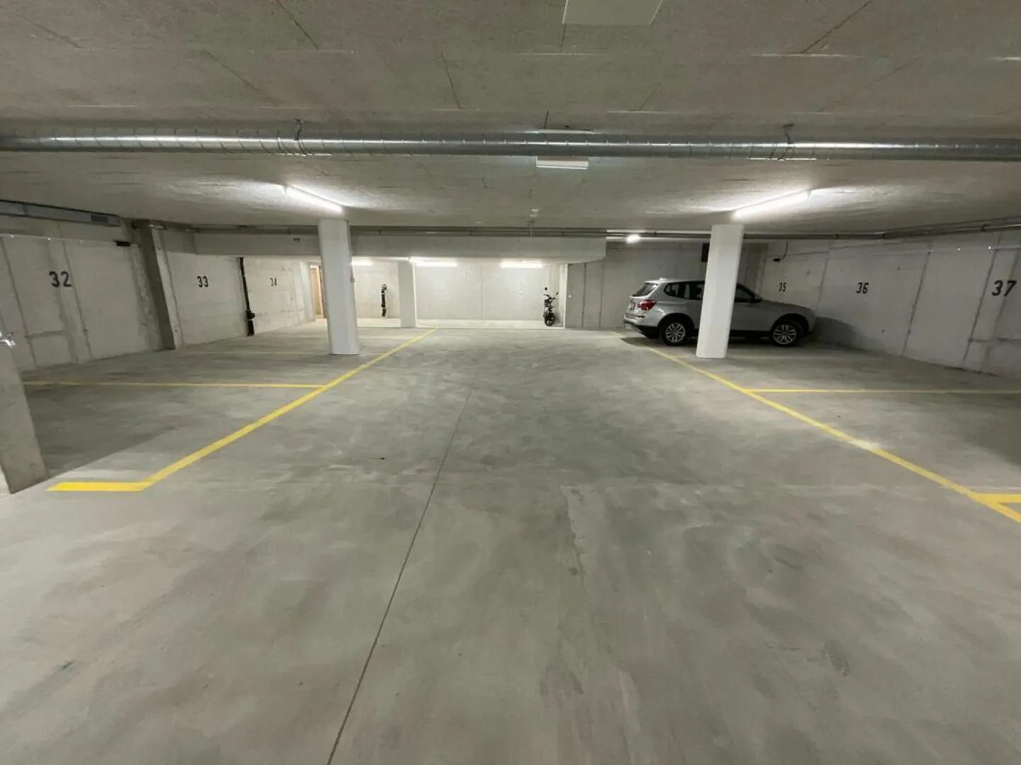 Sichere Parkplätze - Foto 2 von 2