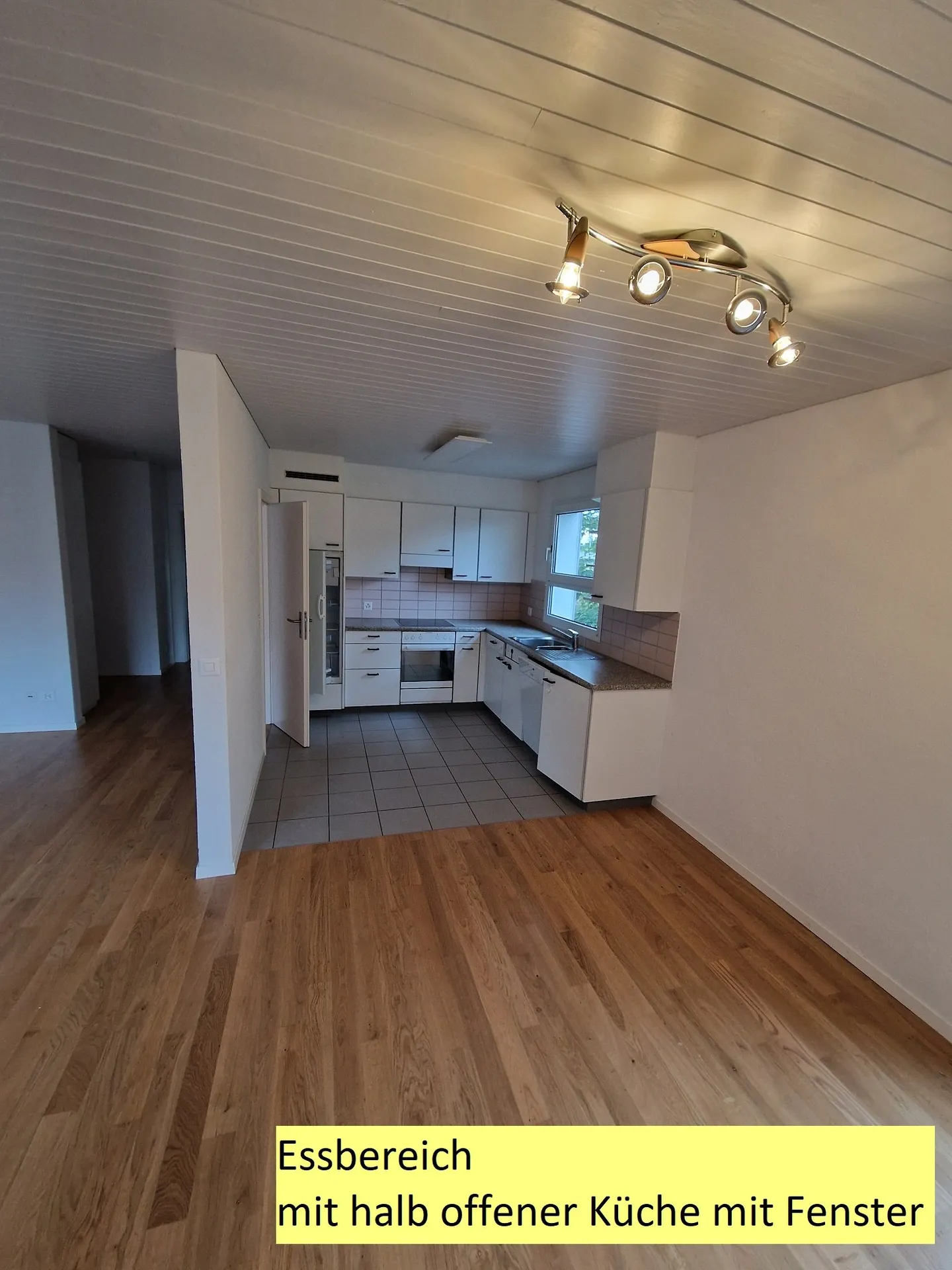 Attractive 5-Room Penthouse Apartment with Garage in Safnern - Photo 6 of 18