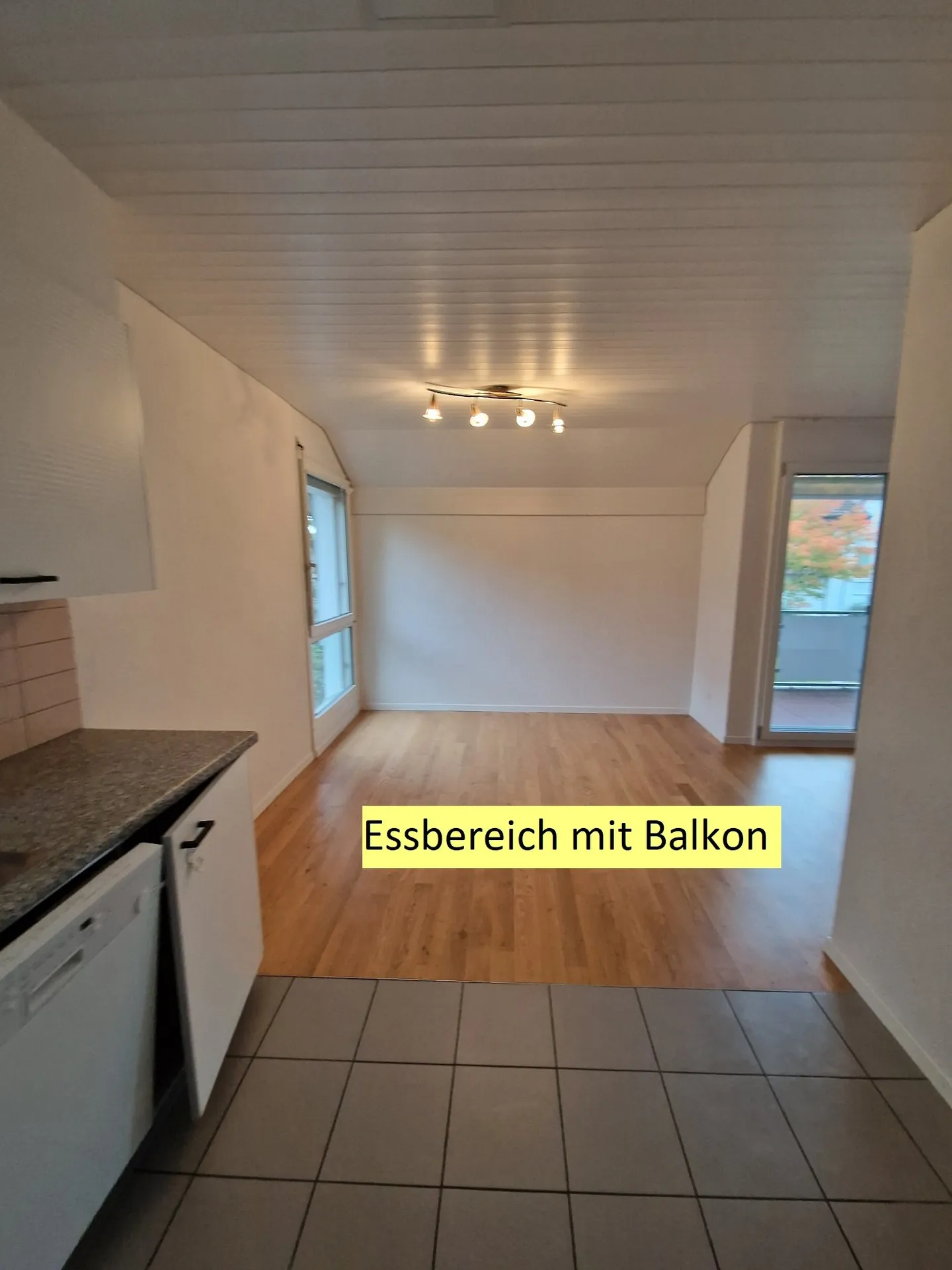 Attractive 5-Room Penthouse Apartment with Garage in Safnern - Photo 8 of 18