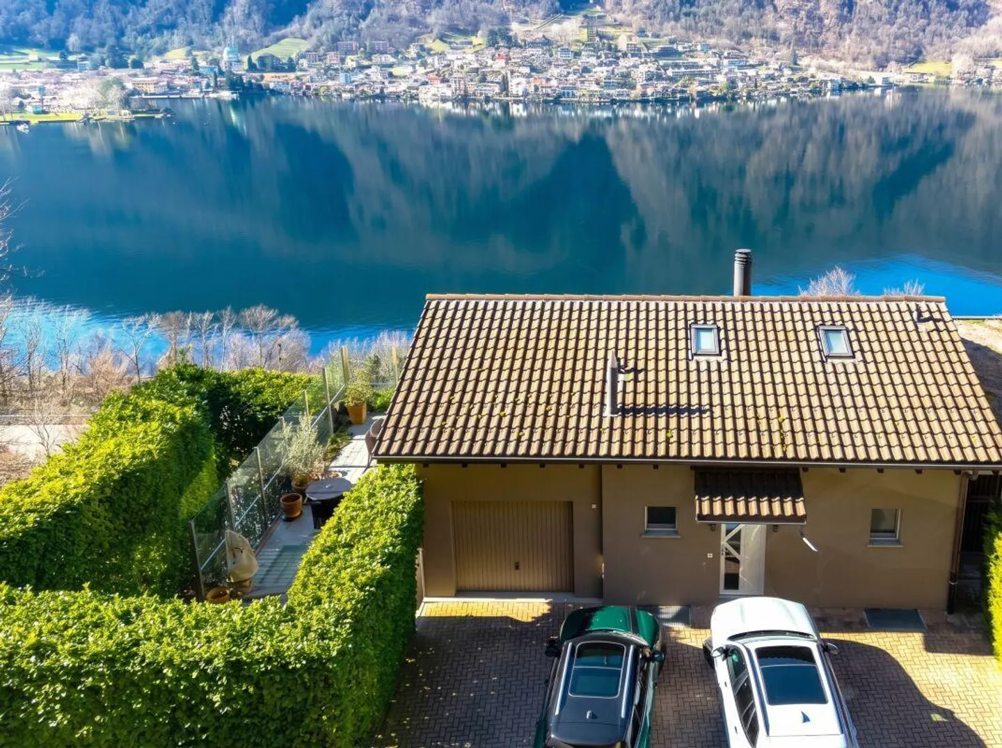 Esclusiva Casa vista lago a 180° | Exclusive house surrounded by na... - Foto 3 von 16