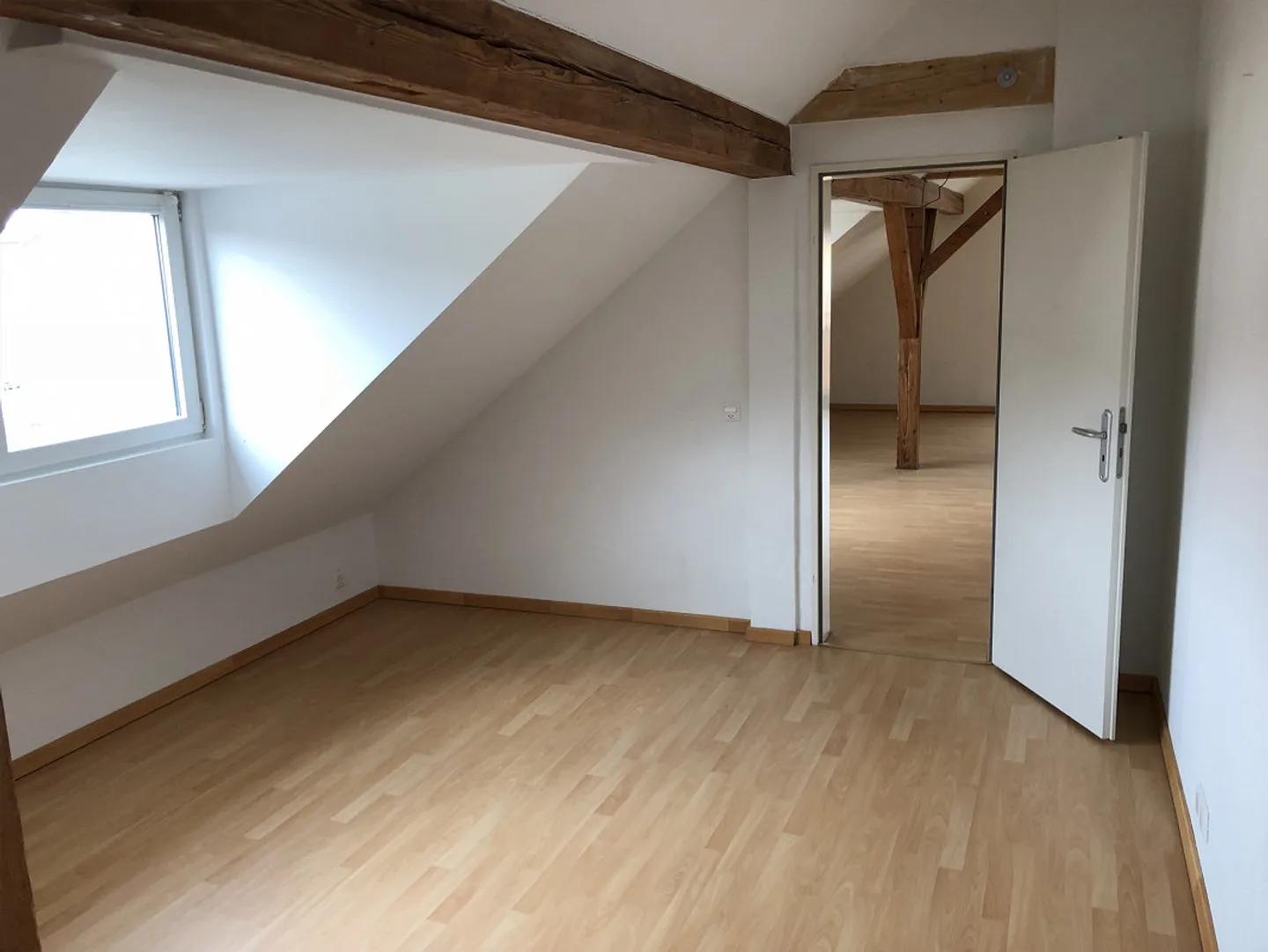 Appartamento attico accogliente 2.5 stanze - Foto 3 di 5