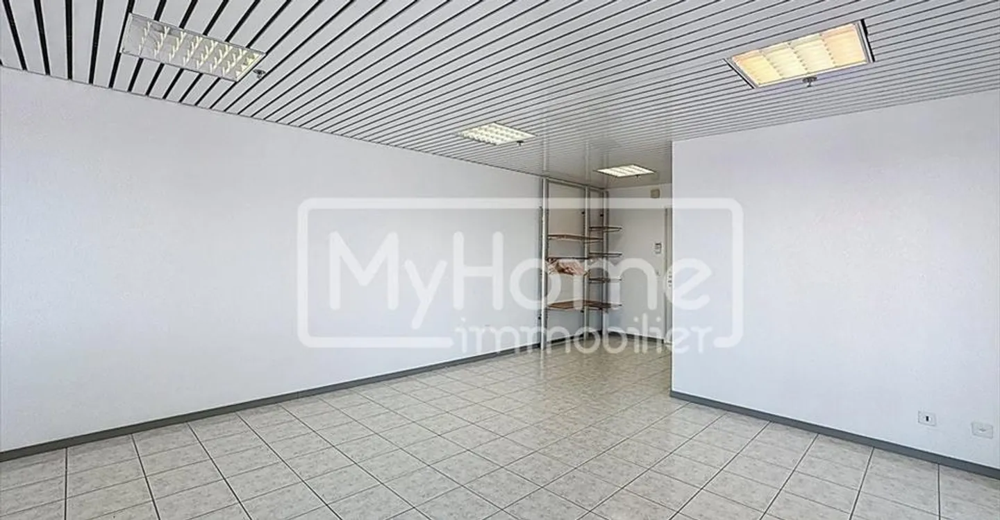 Edificio ad uso misto in affitto - Foto 2 di 6