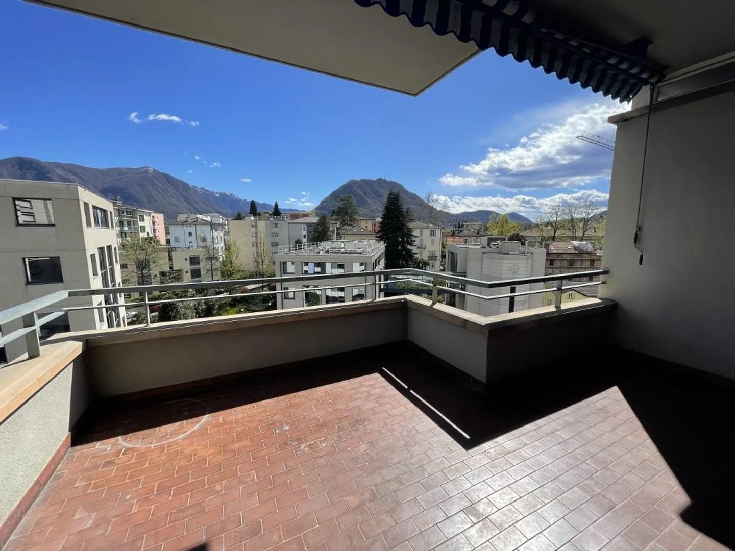5.5-ROOM APARTMENT ON THE TOP FLOOR WITH A LARGE TERRACE, IN FAS... - Photo 1 of 13