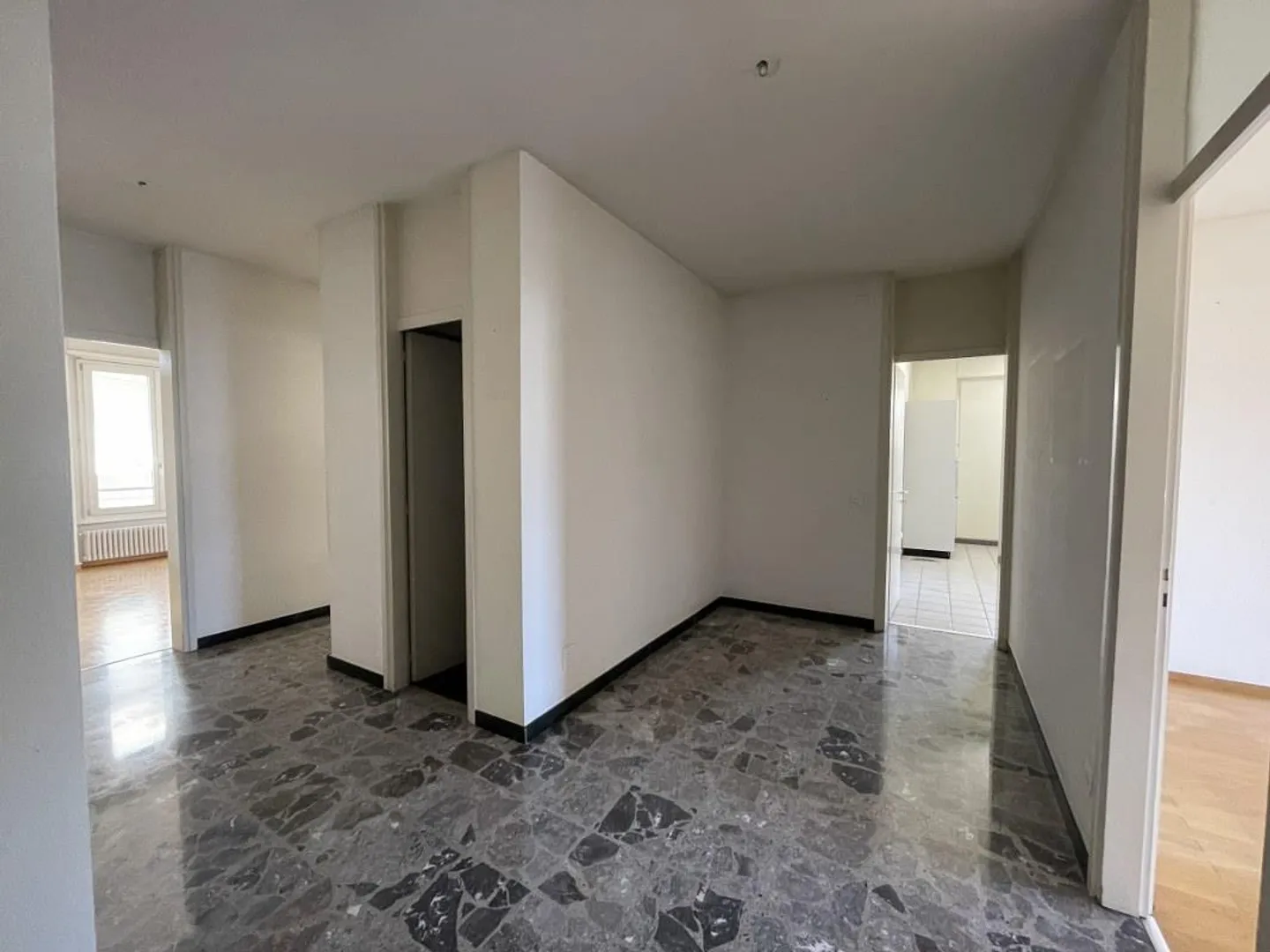 5.5-ROOM APARTMENT ON THE TOP FLOOR WITH A LARGE TERRACE, IN FAS... - Photo 2 of 13