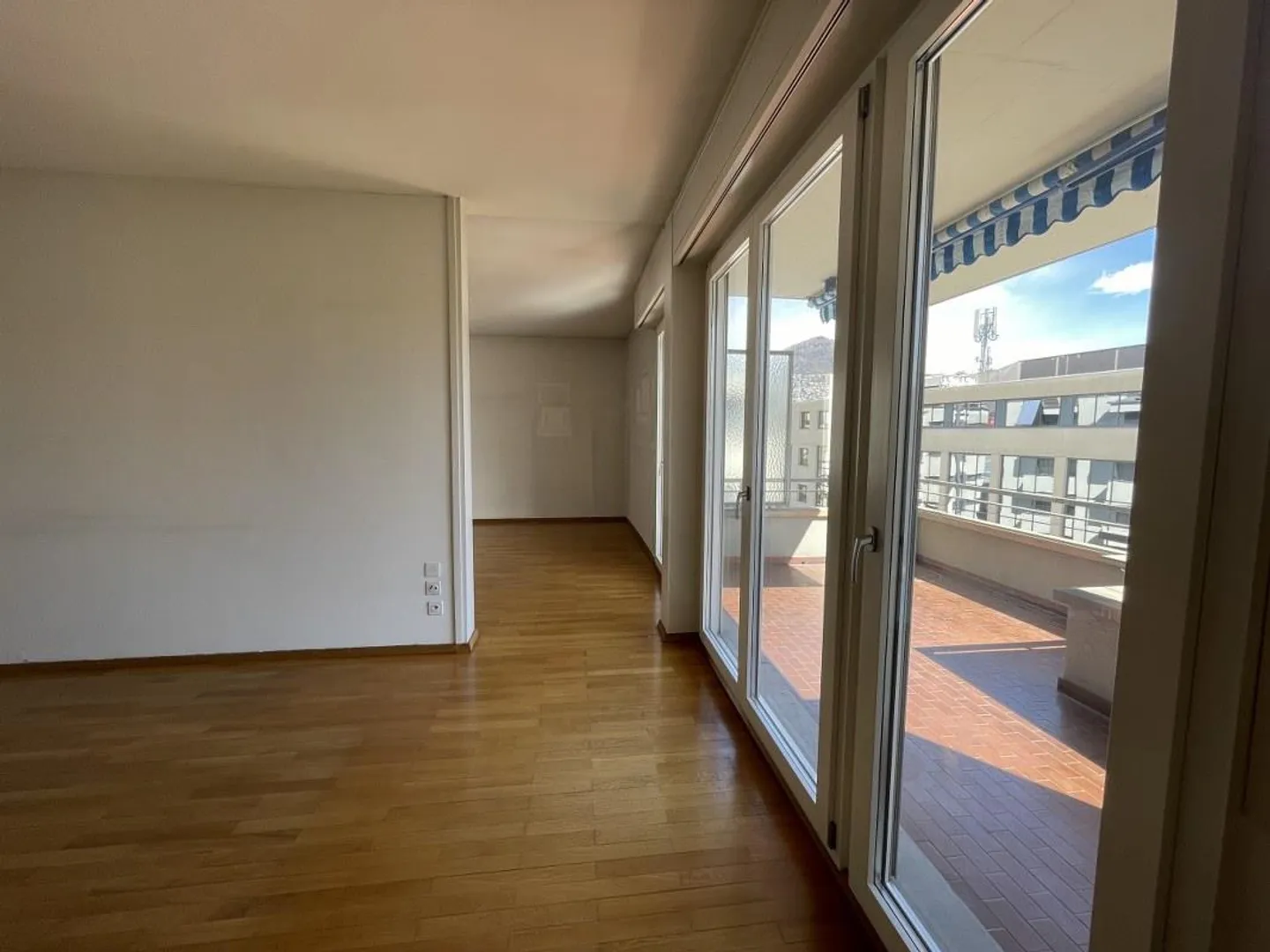 5.5-ROOM APARTMENT ON THE TOP FLOOR WITH A LARGE TERRACE, IN FAS... - Photo 5 of 13