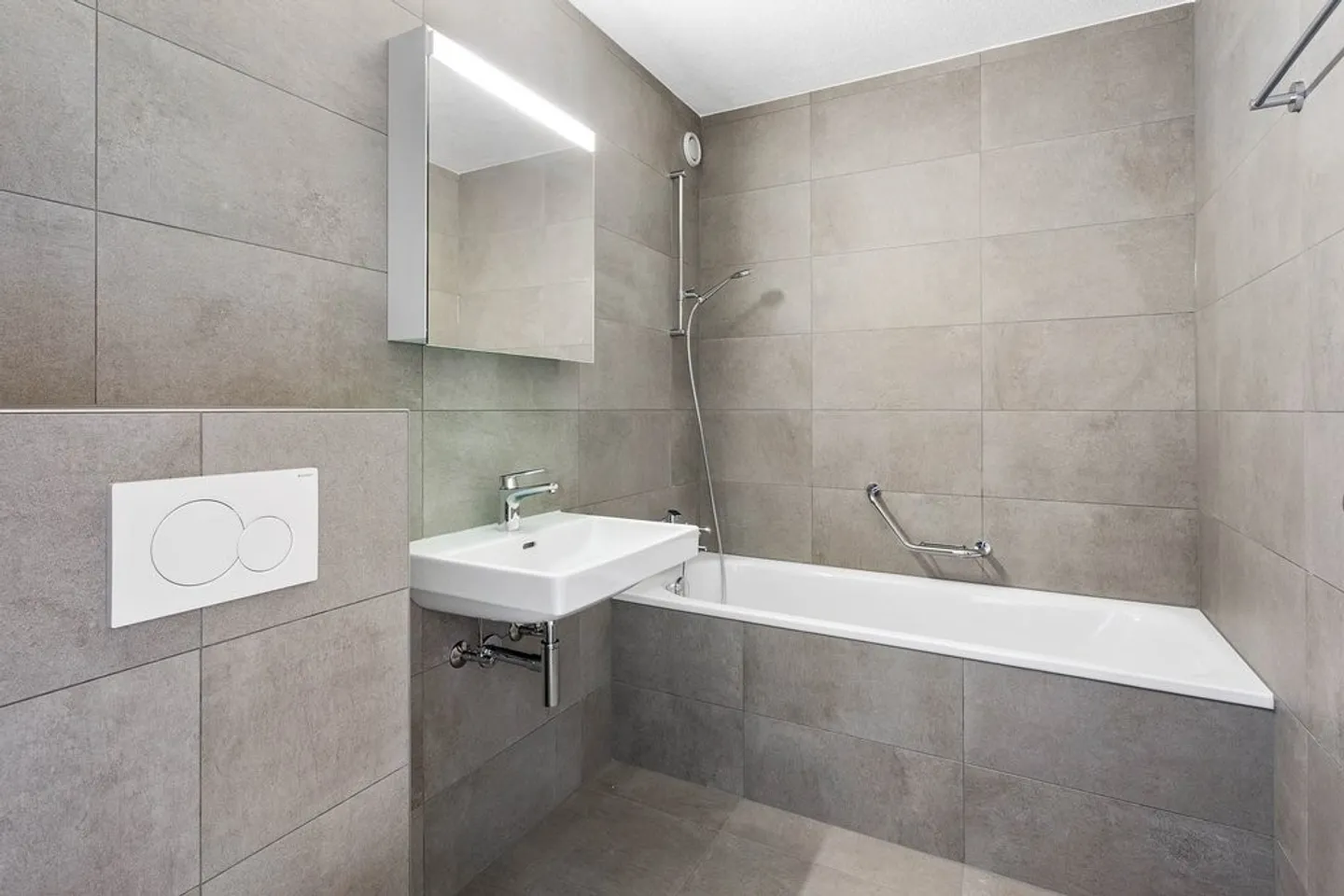 Your new home makes your travels easier - Photo 7 of 8