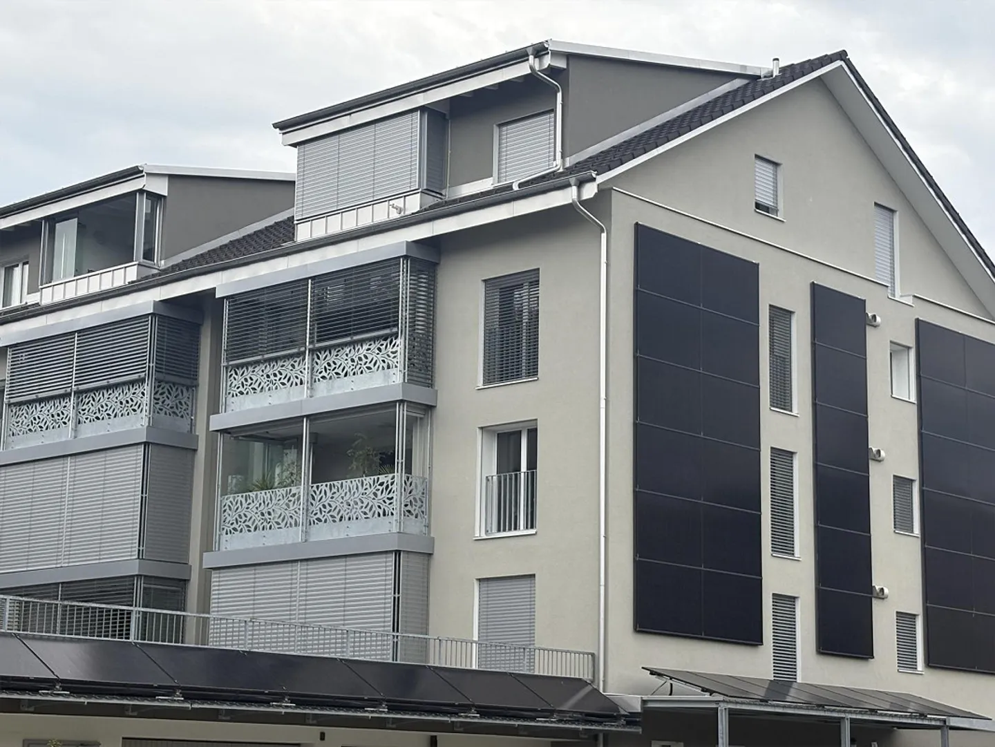 Modern 4.5-room apartment with glazed balcony on the 1st floor for rent - Photo 8 of 9