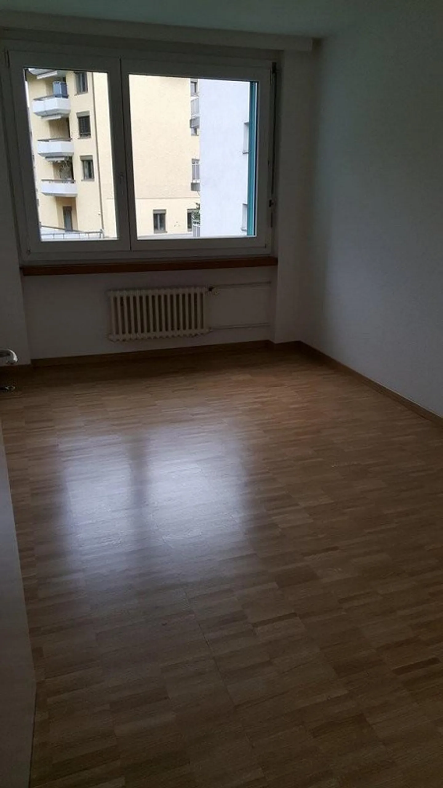 RENT WITHOUT DEPOSIT - Affordable and close to the train station - Photo 4 of 5