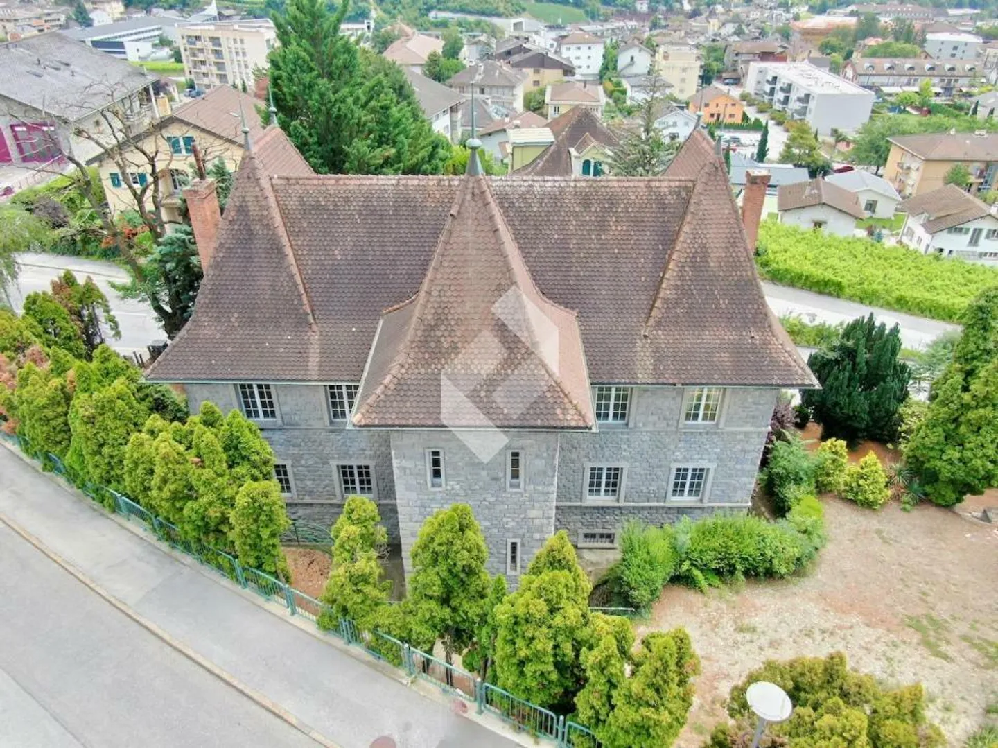 Manor House with 2 Apartments + Attic - Rare Opportunity - Photo 1 of 13