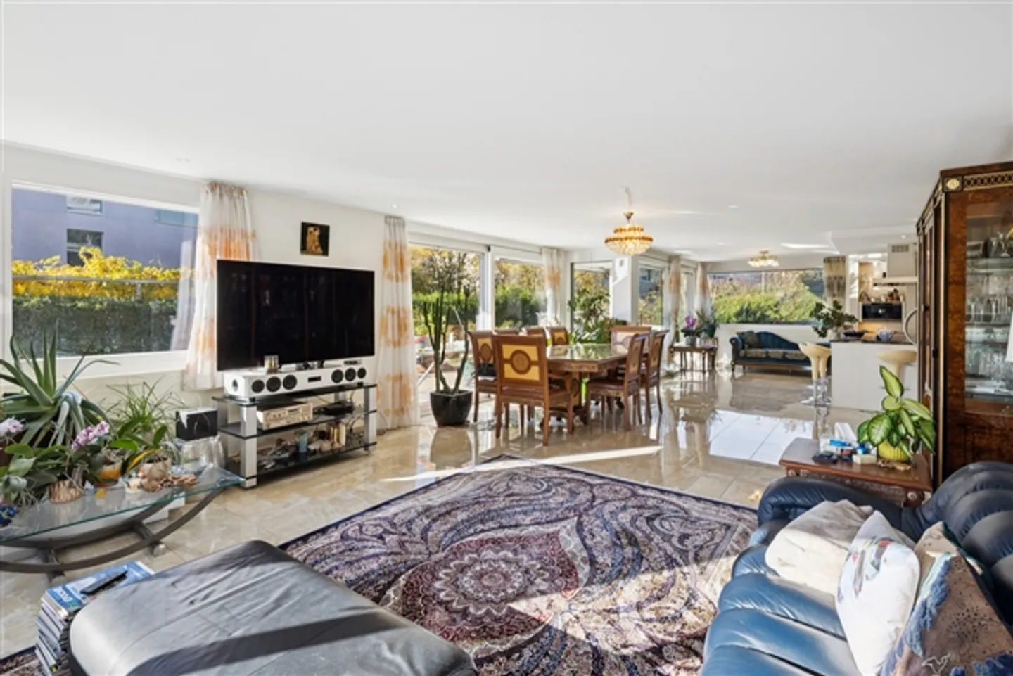 Appartement au rez-de-chaussée avec finition haut de gamme, grande terrasse et jardin - Photo 4 sur 10