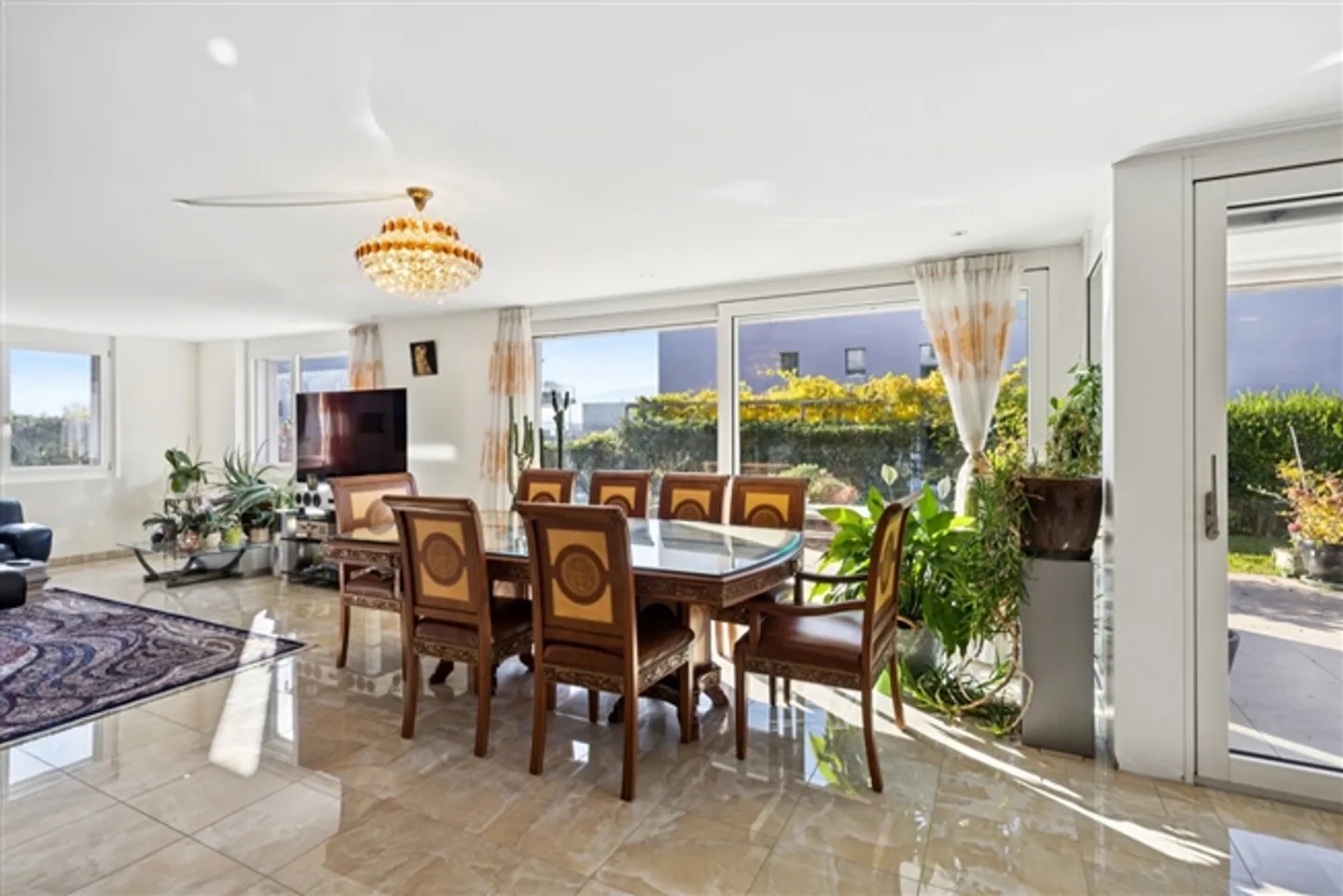 Appartement au rez-de-chaussée avec finition haut de gamme, grande terrasse et jardin - Photo 5 sur 10