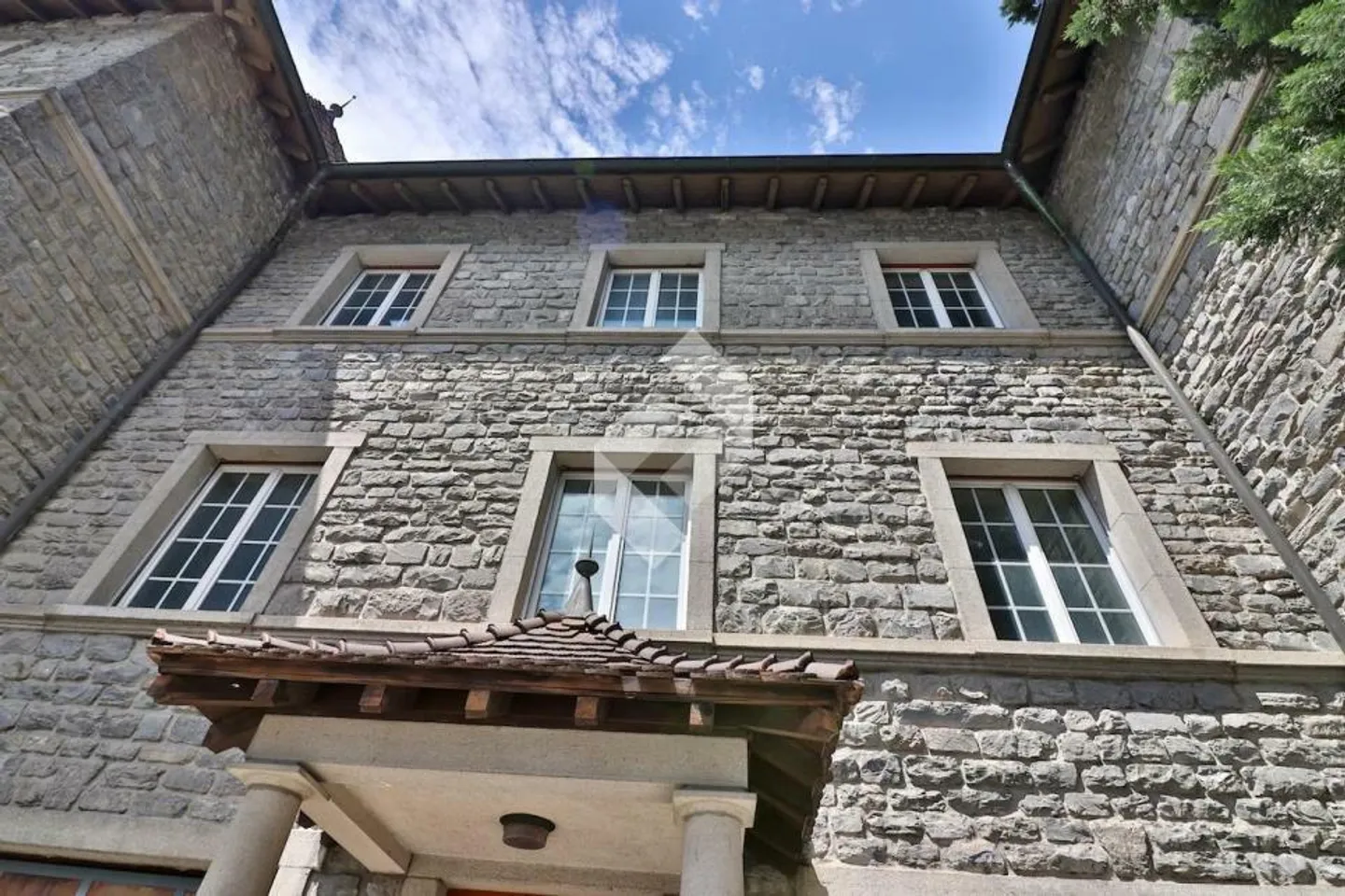 Manor House with 2 Apartments + Attic - Rare Opportunity - Photo 2 of 13