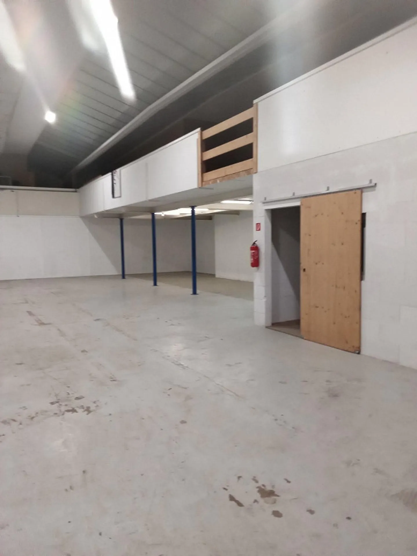 280 m² Gewerbehalle Lichtensteig – Lager mit 5,8 m Höhe und Rampe - Foto 2 von 8