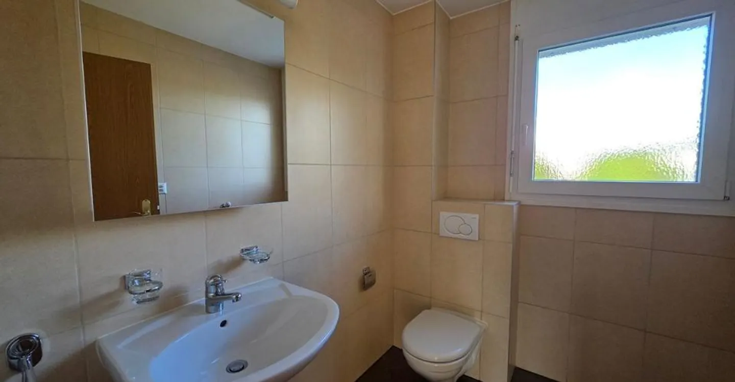 5.5-room apartment with terrace, double garage and outdoor parking space - Photo 10 of 13