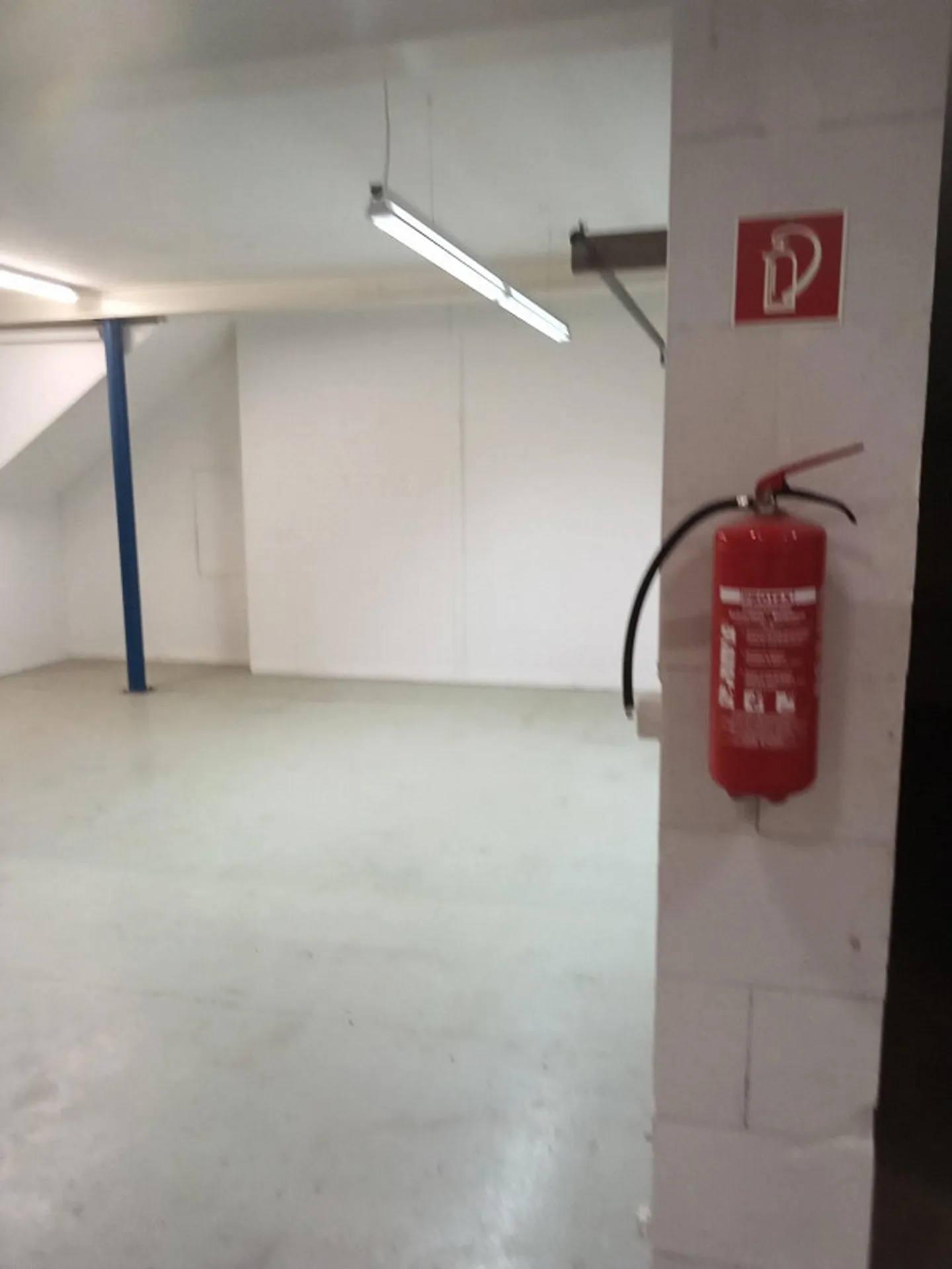 280 m² Gewerbehalle Lichtensteig – Lager mit 5,8 m Höhe und Rampe - Foto 5 von 8