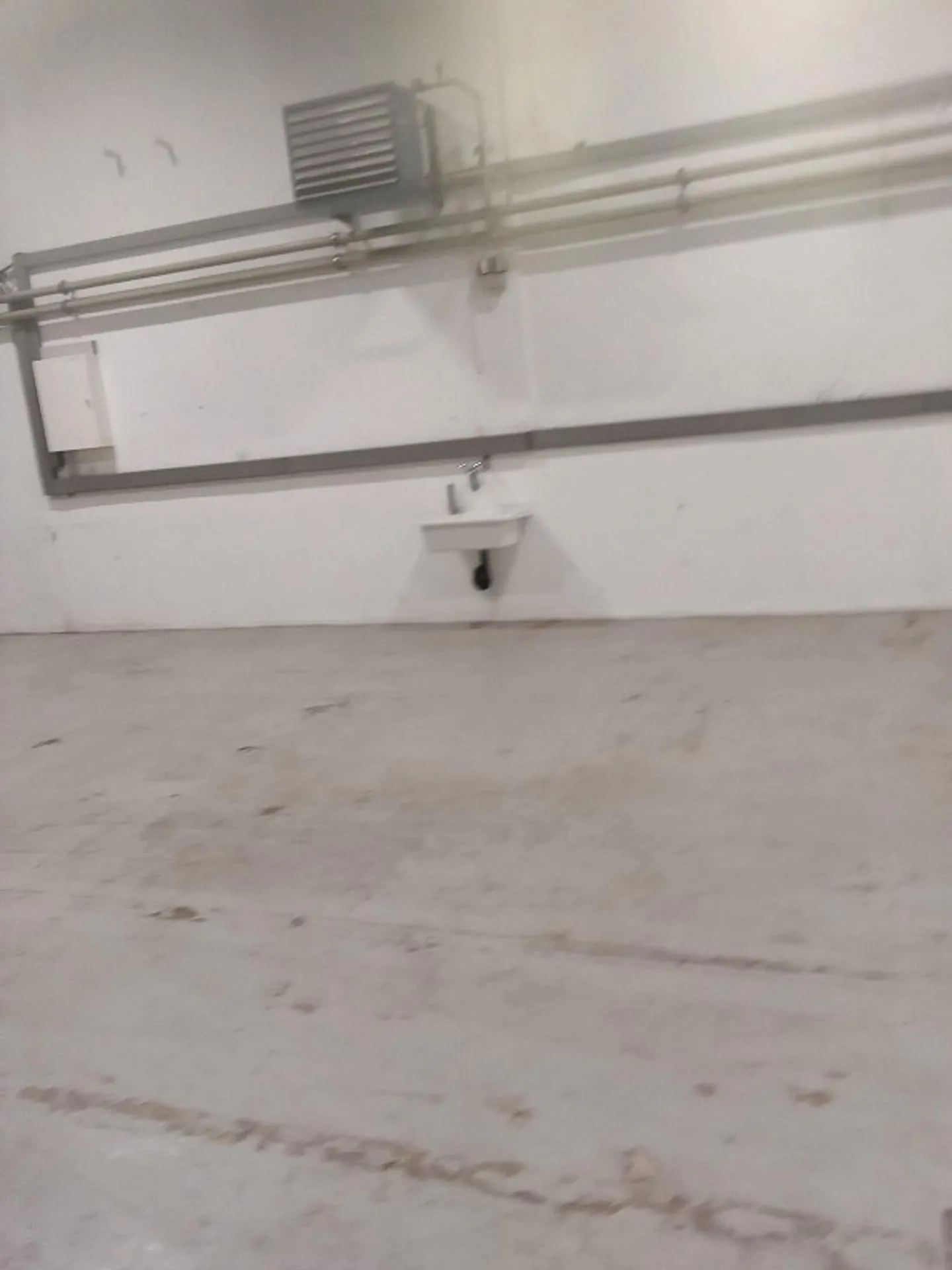 280 m² Gewerbehalle Lichtensteig – Lager mit 5,8 m Höhe und Rampe - Foto 7 von 8