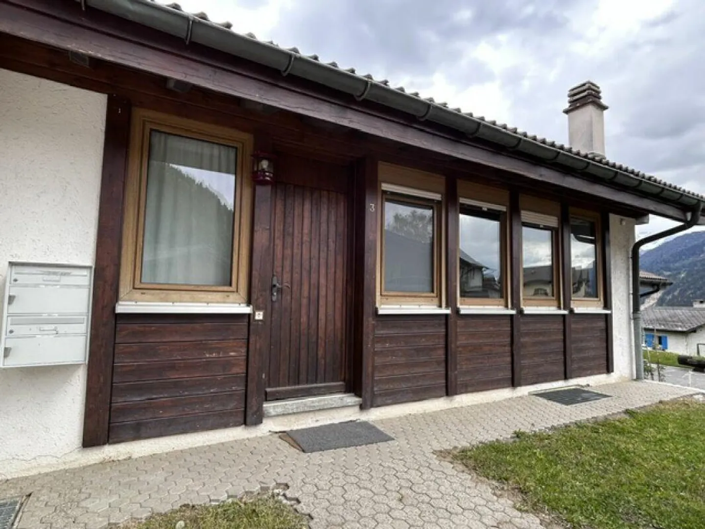 EINZELHAUS MIT 6 ZIMMERN (MÖBLIERT) UND GARTEN - Foto 2 von 23