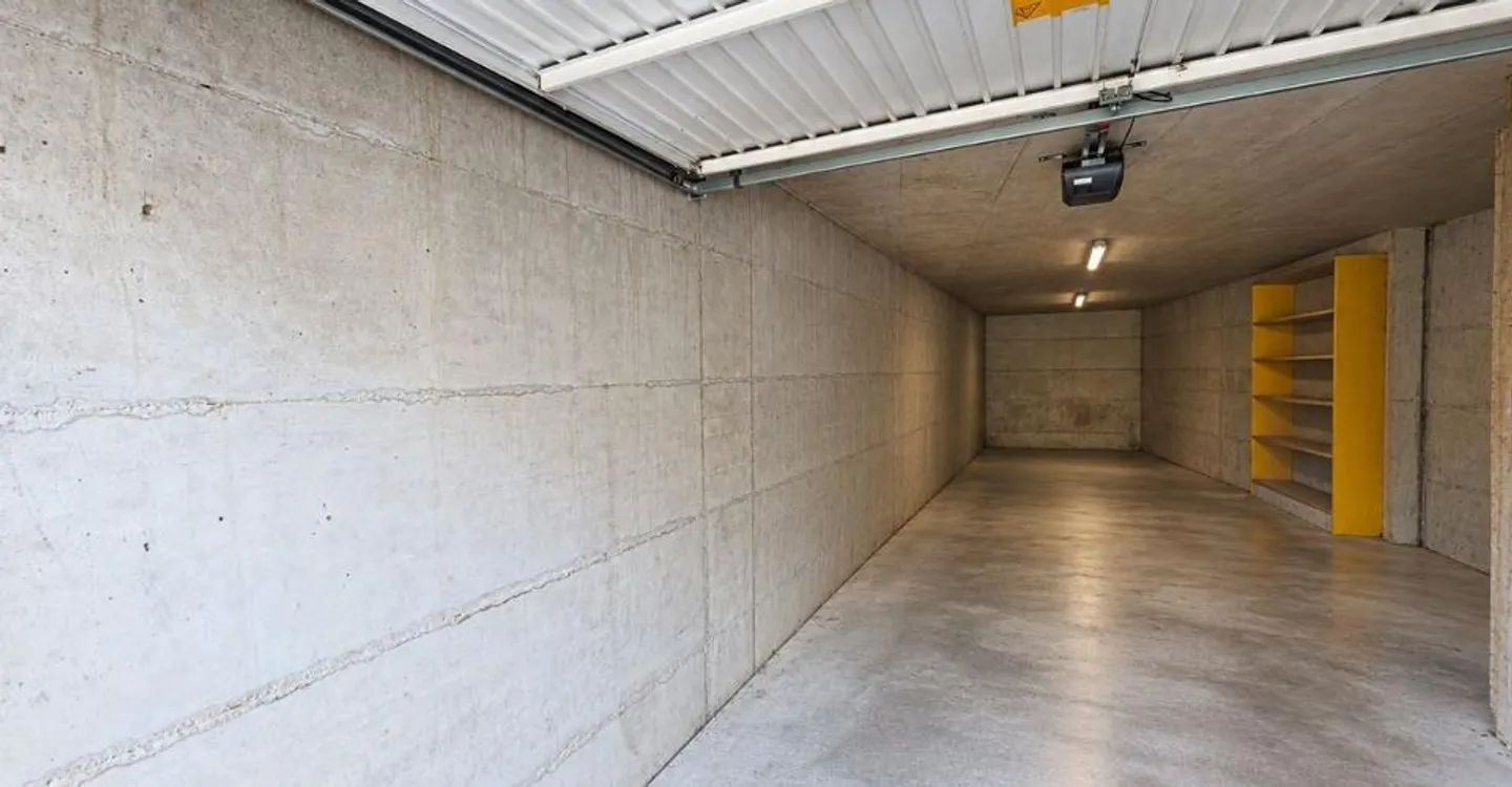 5.5-room apartment with terrace, double garage and outdoor parking space - Photo 12 of 13