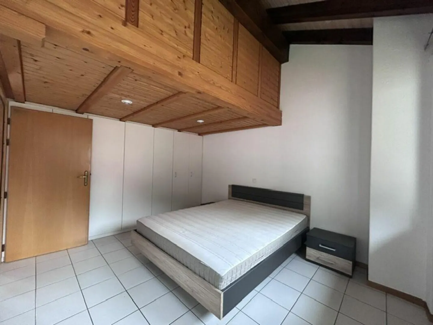 EINZELHAUS MIT 6 ZIMMERN (MÖBLIERT) UND GARTEN - Foto 8 von 23