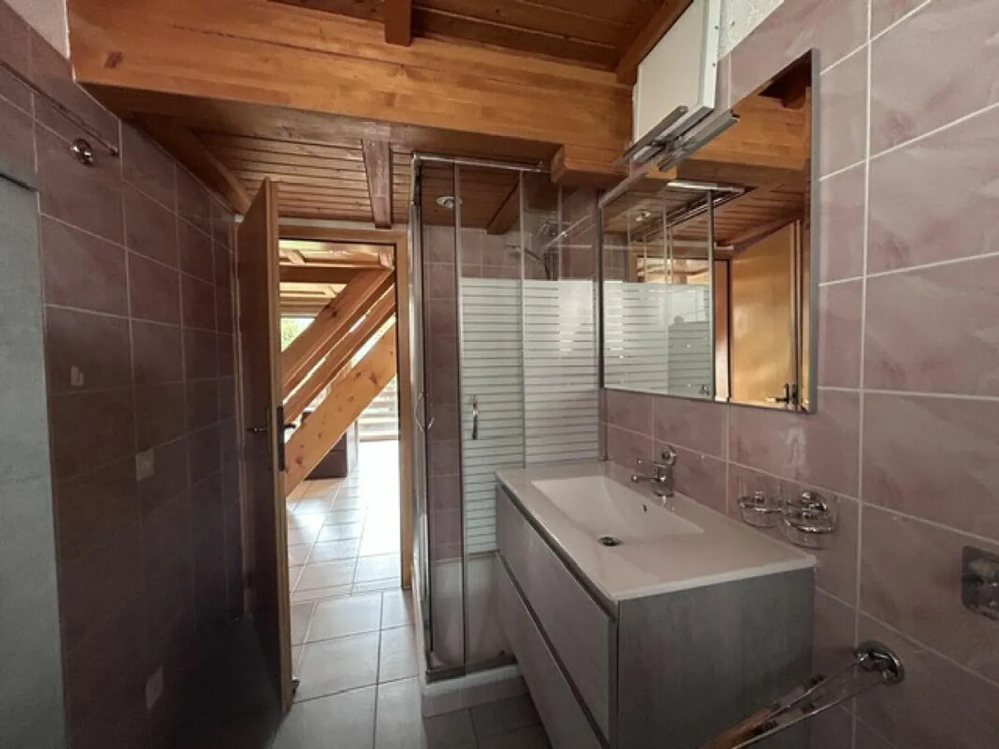 EINZELHAUS MIT 6 ZIMMERN (MÖBLIERT) UND GARTEN - Foto 9 von 23