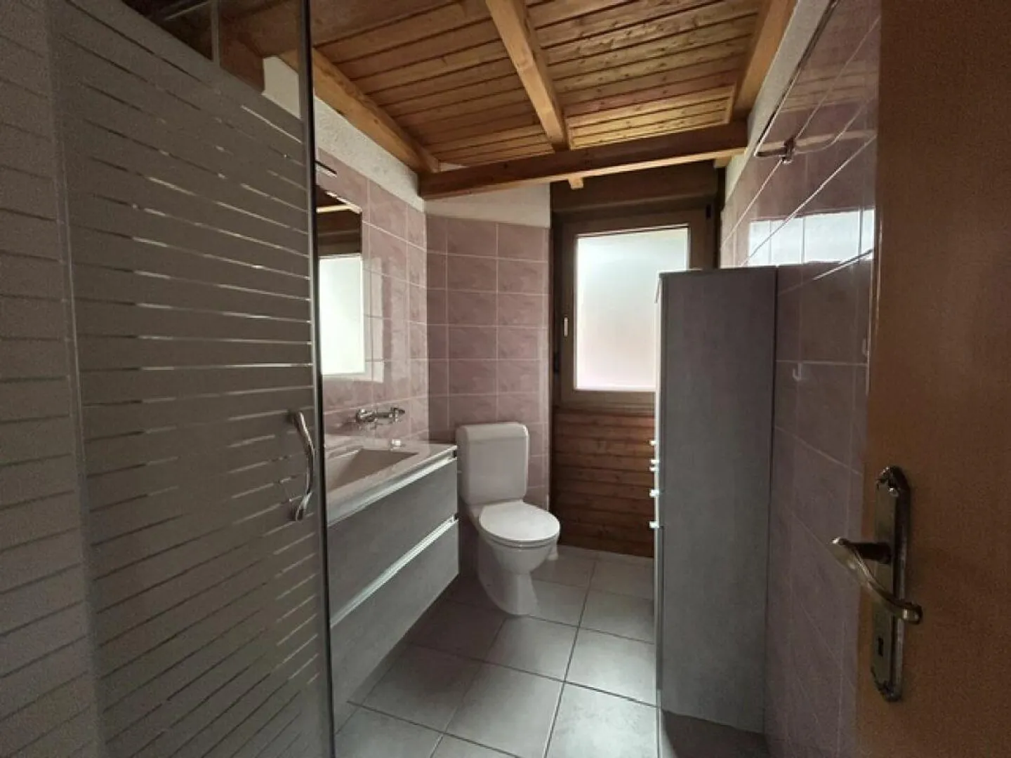 EINZELHAUS MIT 6 ZIMMERN (MÖBLIERT) UND GARTEN - Foto 10 von 23