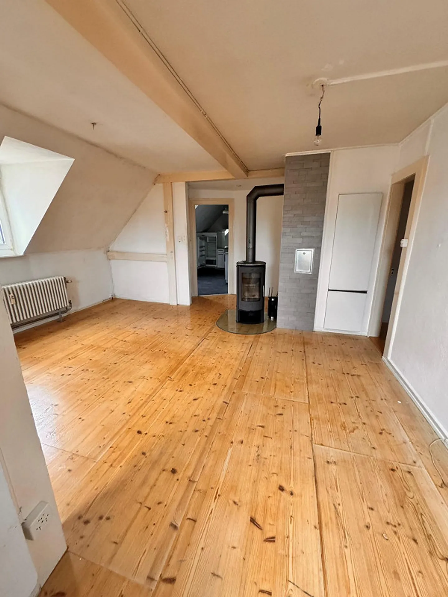 Freshly renovated attic apartment with charm and large living area - Photo 2 of 6