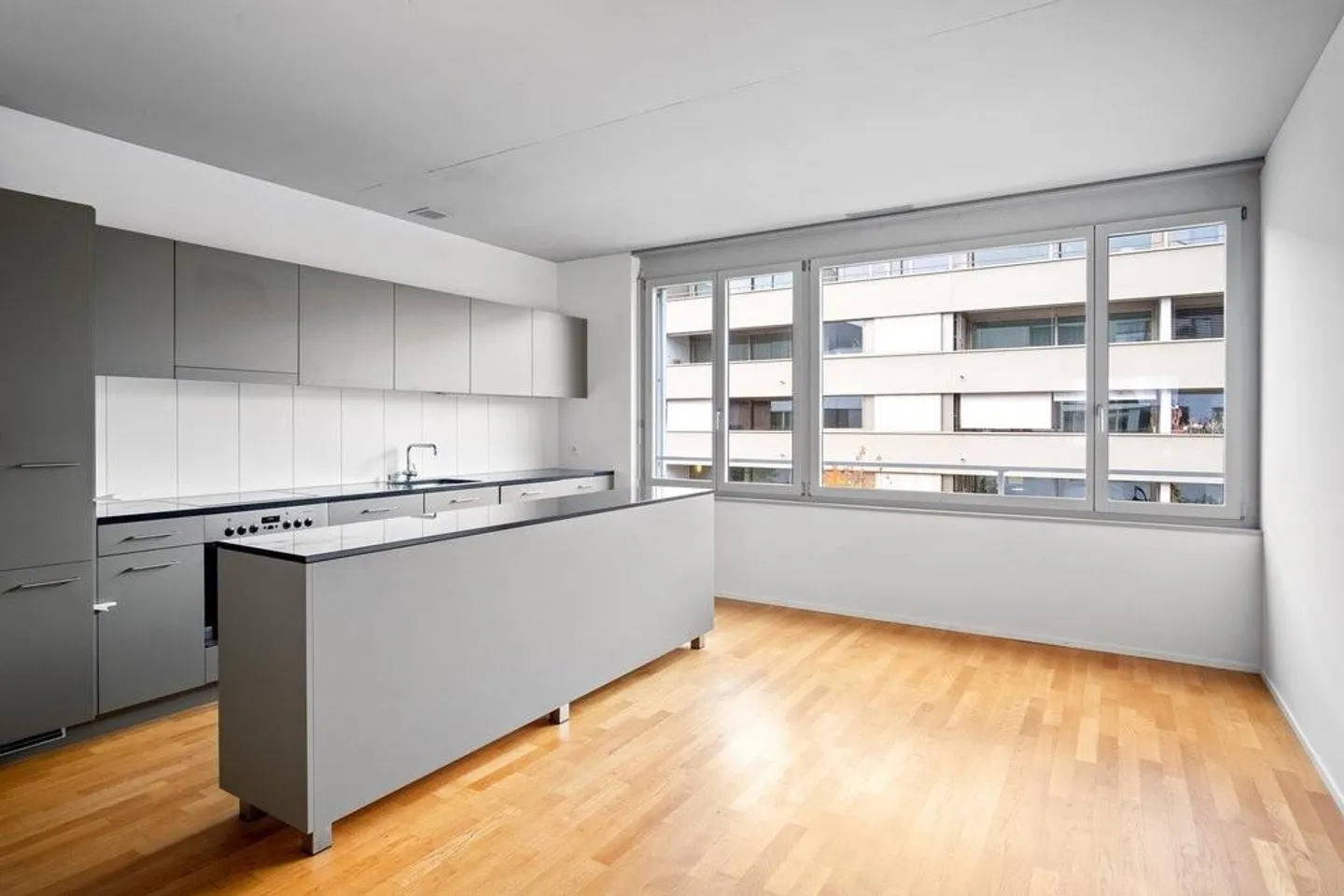 2.5-room apartment with private washing tower - Photo 3 of 8