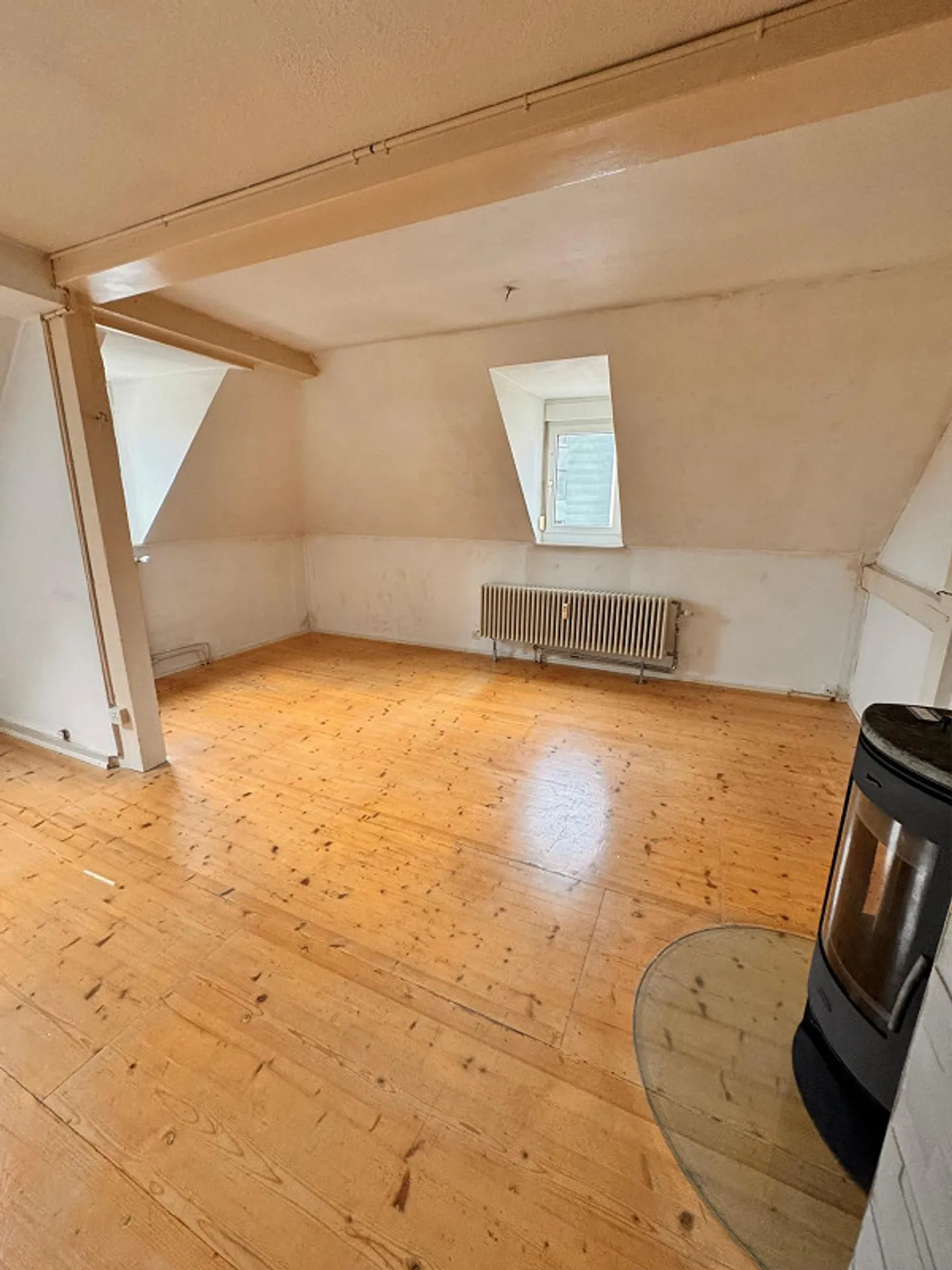 Freshly renovated attic apartment with charm and large living area - Photo 3 of 6